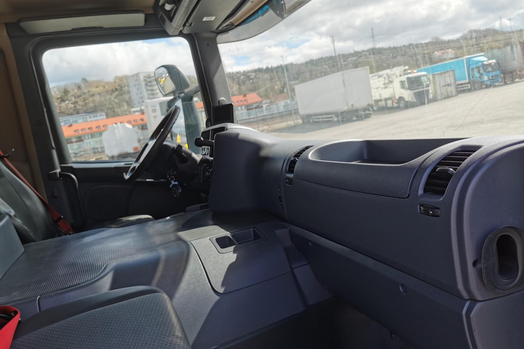 Scania P230 - 512 615 km - Automat - blå - 2013