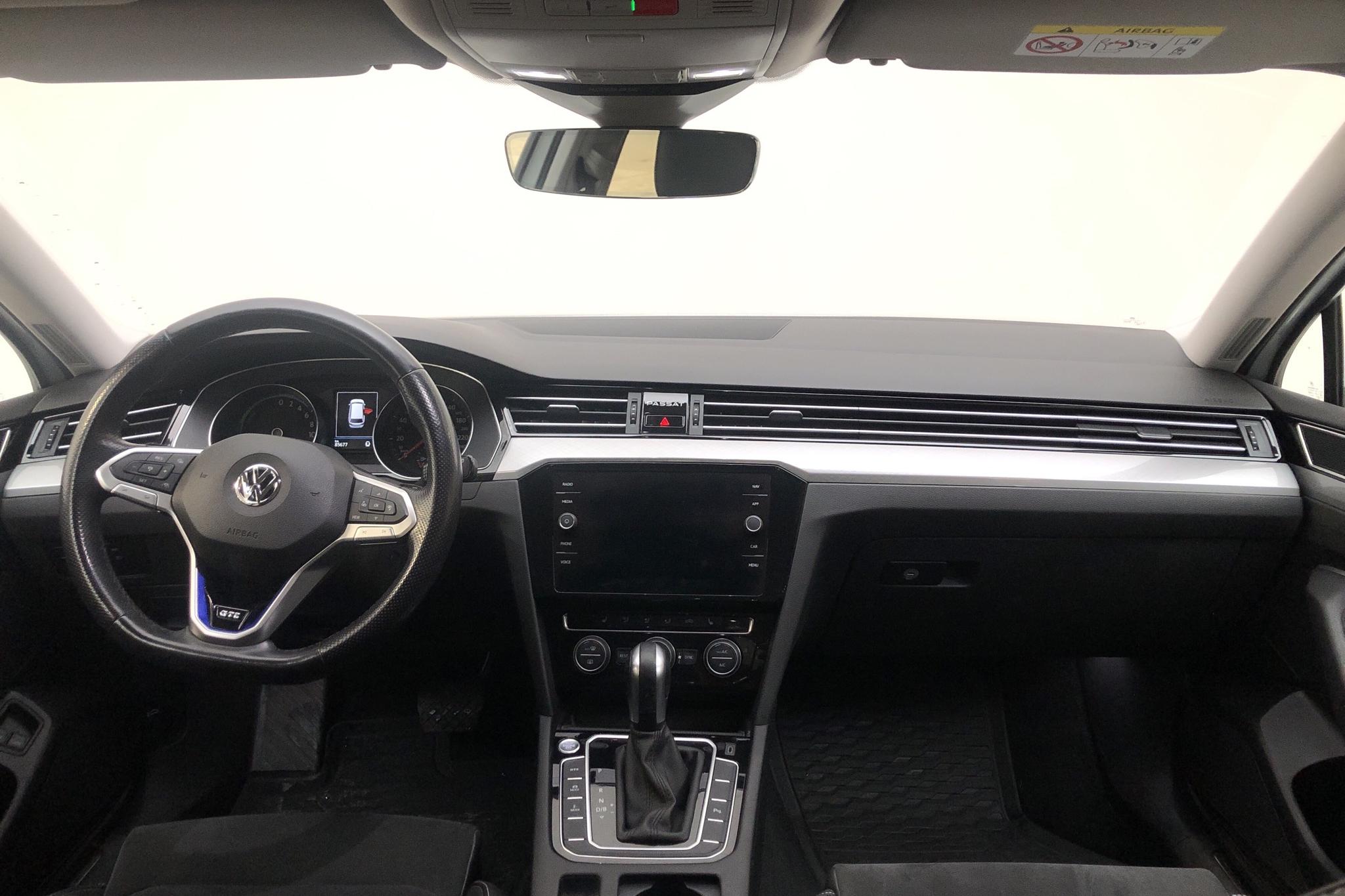 VW Passat 1.4 GTE Sportscombi (218hk) - 8 566 mil - Automat - vit - 2020