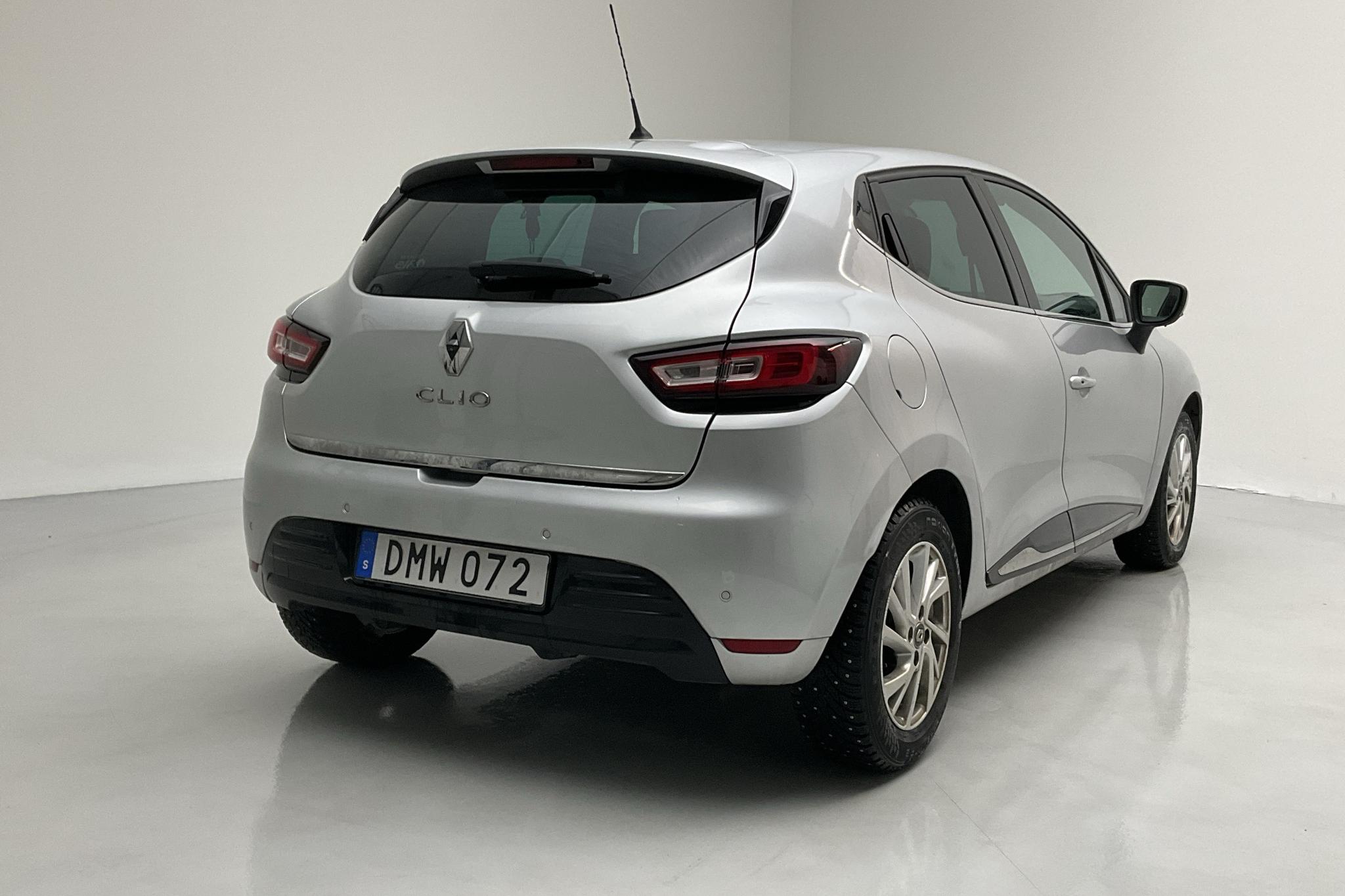 Renault Clio IV 0.9 TCe 90 5dr (90hk) - 65 080 km - Manual - silver - 2018