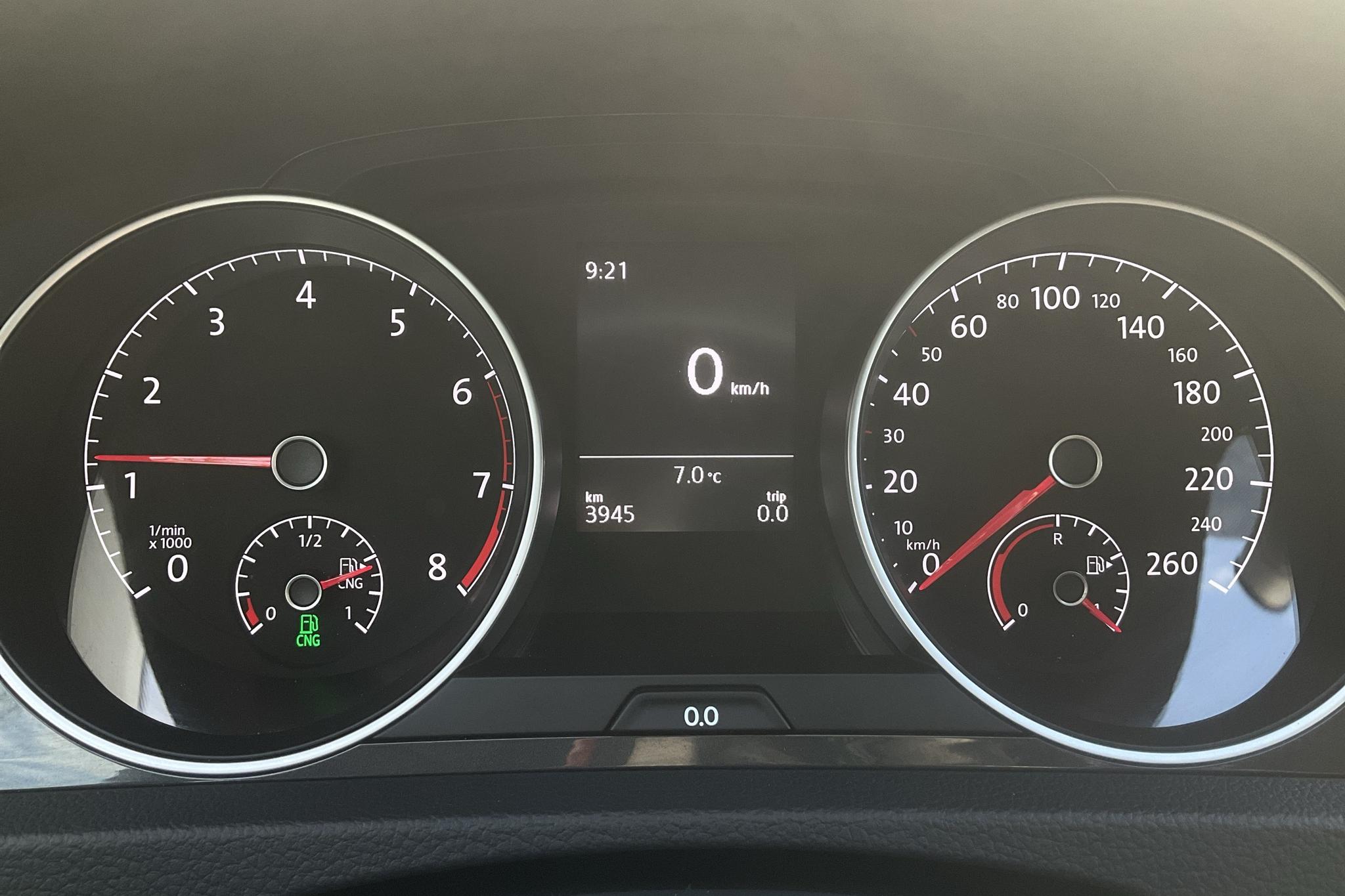 VW Golf VII 1.5 TGI Sportscombi (130hk) - 3 950 km - Manual - silver - 2019