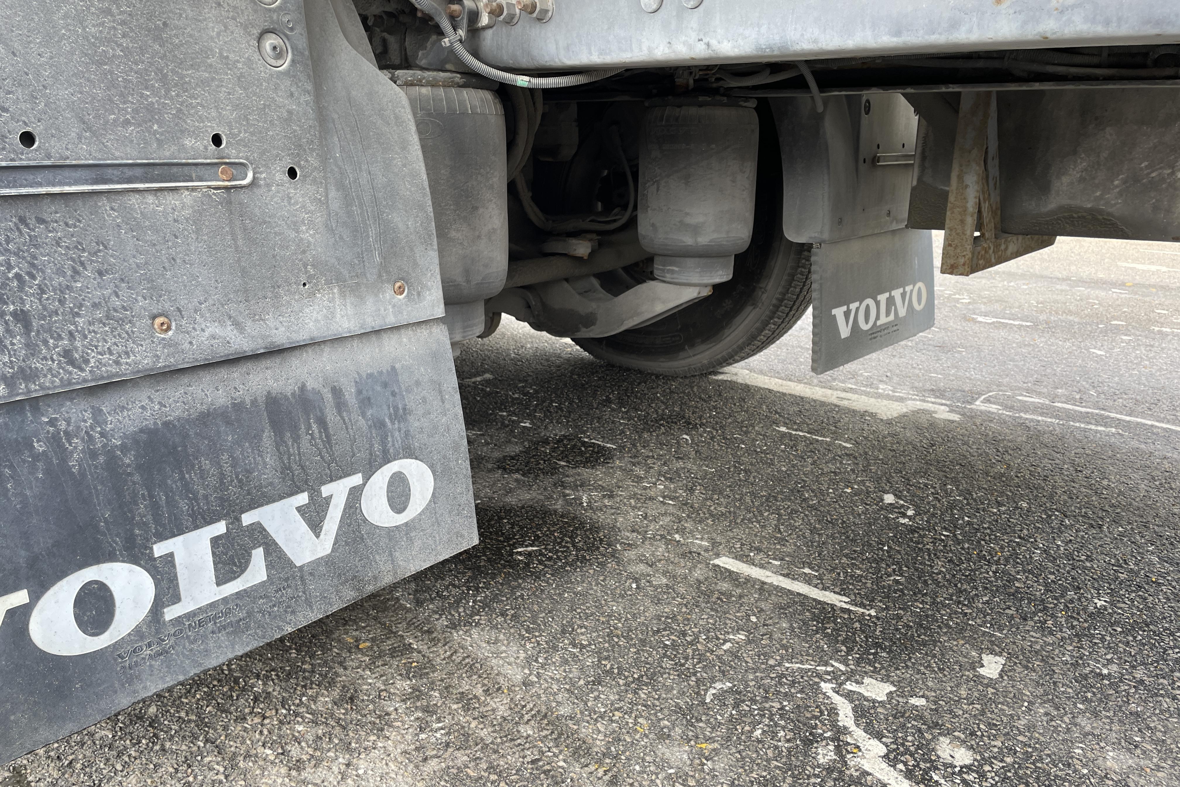 Volvo FM6*2 (linjemålningsbil) - 129 904 km - Käsitsi - valge - 2014