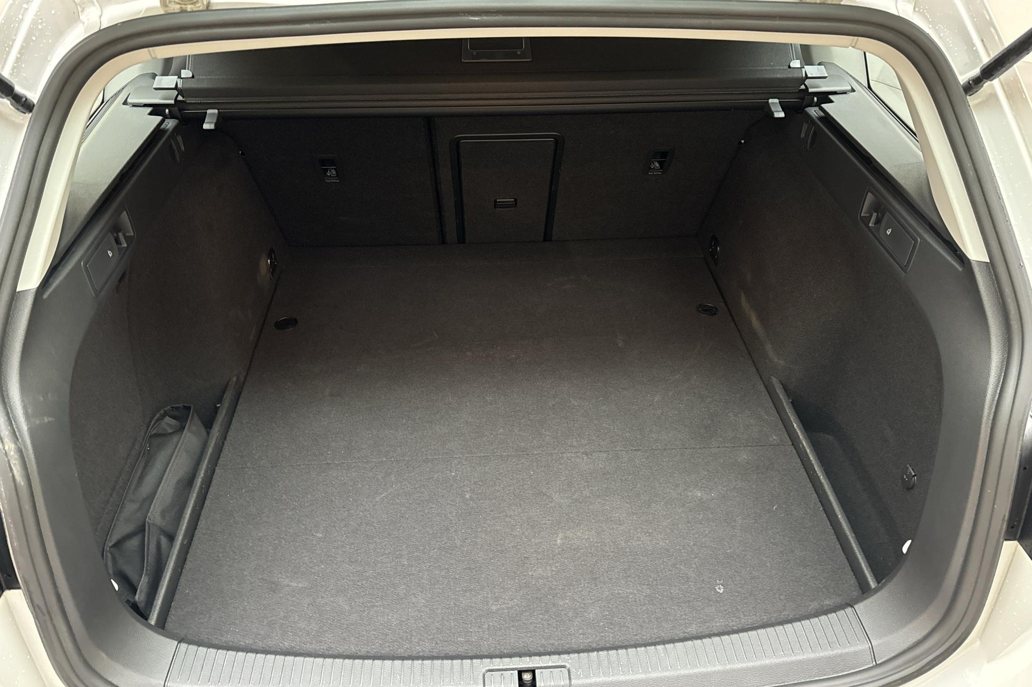 VW Golf VII 1.5 TGI Sportscombi (130hk) - 12 230 km - Manual - white - 2019
