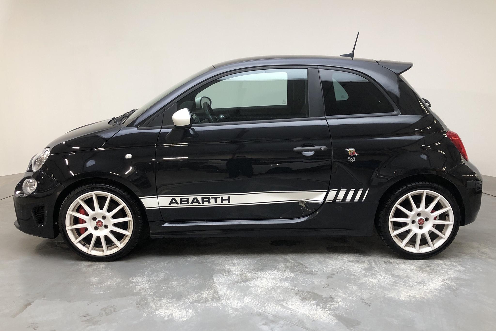 Fiat Abarth 595 (180hk) - 4 875 mil - Manuell - svart - 2021