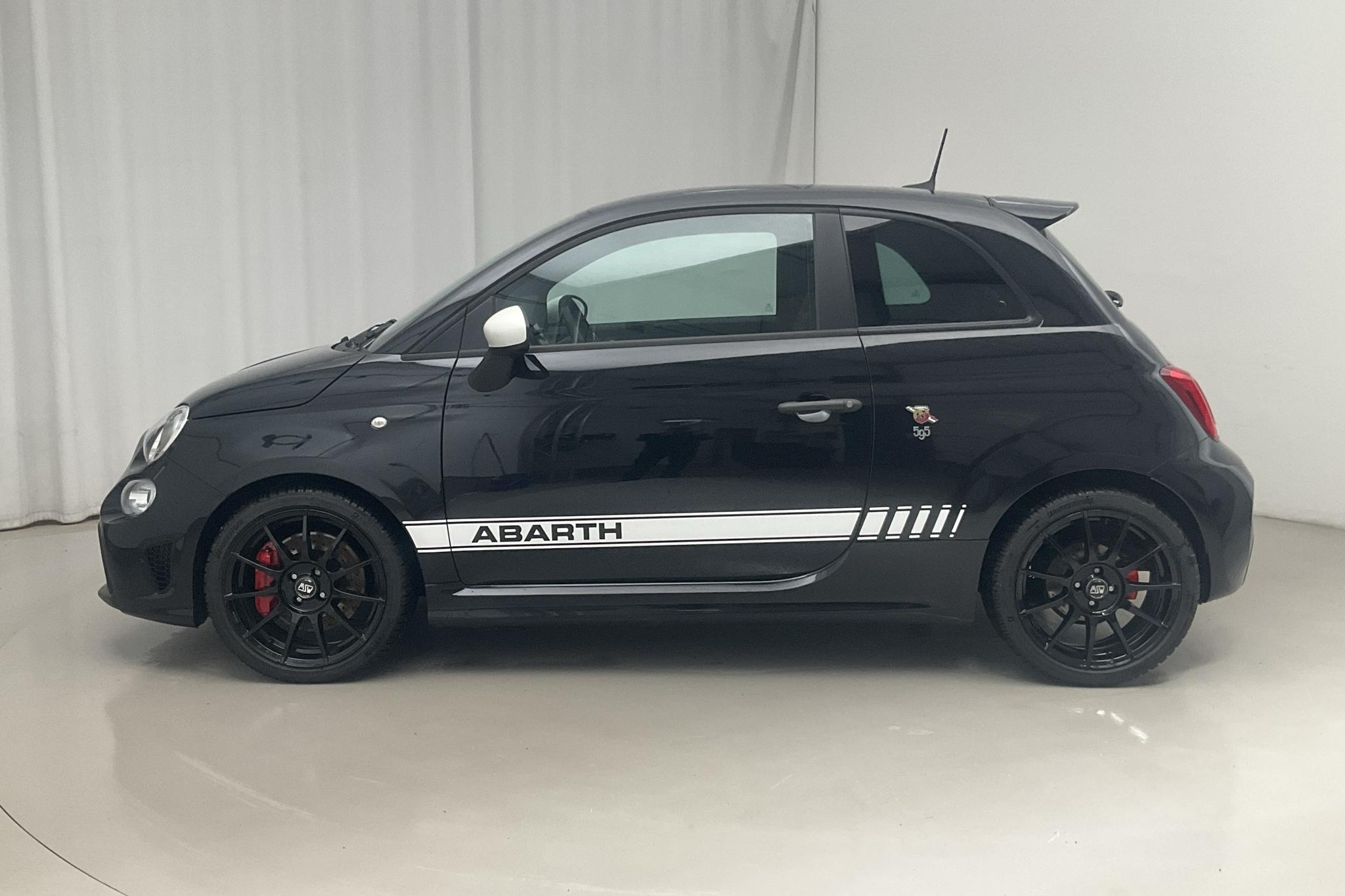 Fiat Abarth 595 (180hk) - 1 187 mil - Manuell - svart - 2021