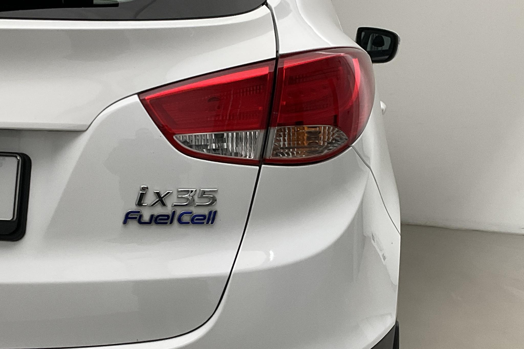 Hyundai ix35 Fuel Cell 2WD (136hk) - 2 241 mil - Automat - vit - 2017