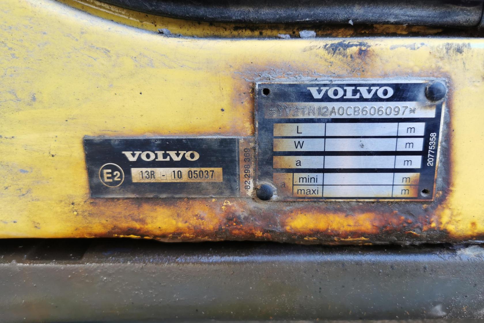 Volvo FL240 - 511 451 km - Automatic - yellow - 2012