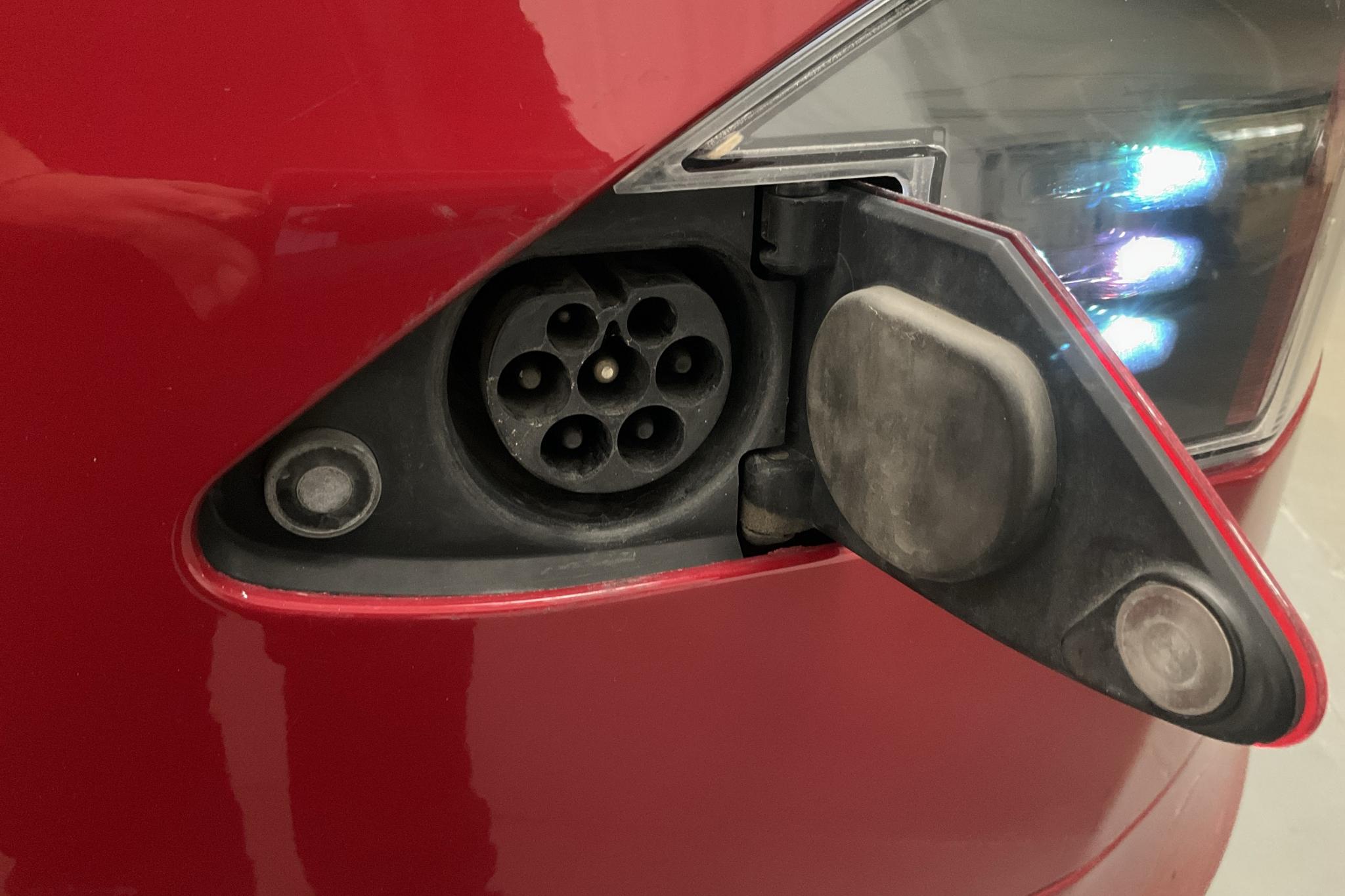 Tesla Model S P85D - 10 990 mil - Automat - röd - 2015