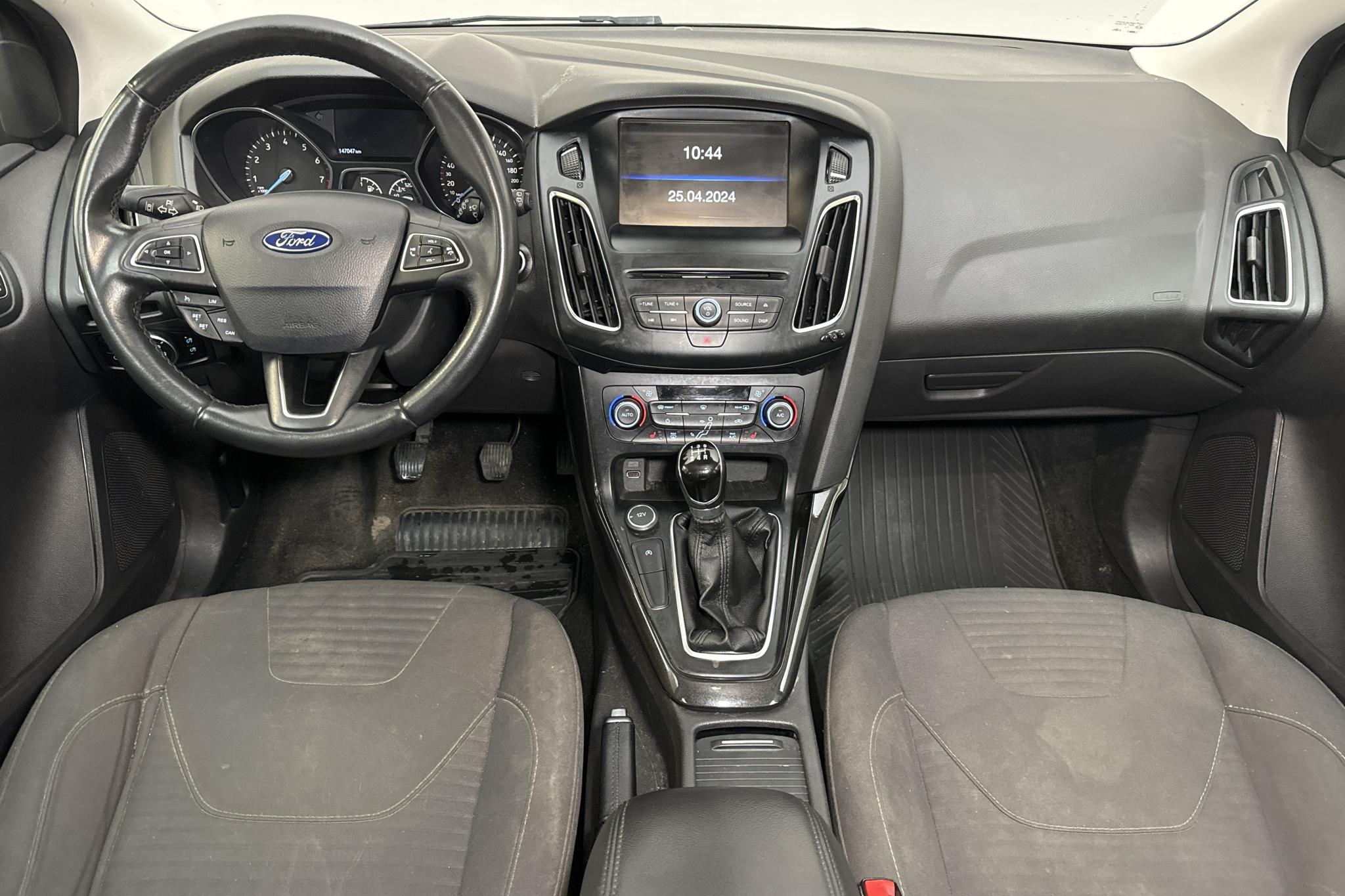 Ford Focus 1.0 EcoBoost 5dr (100hk) - 147 040 km - Manualna - brązowy - 2015