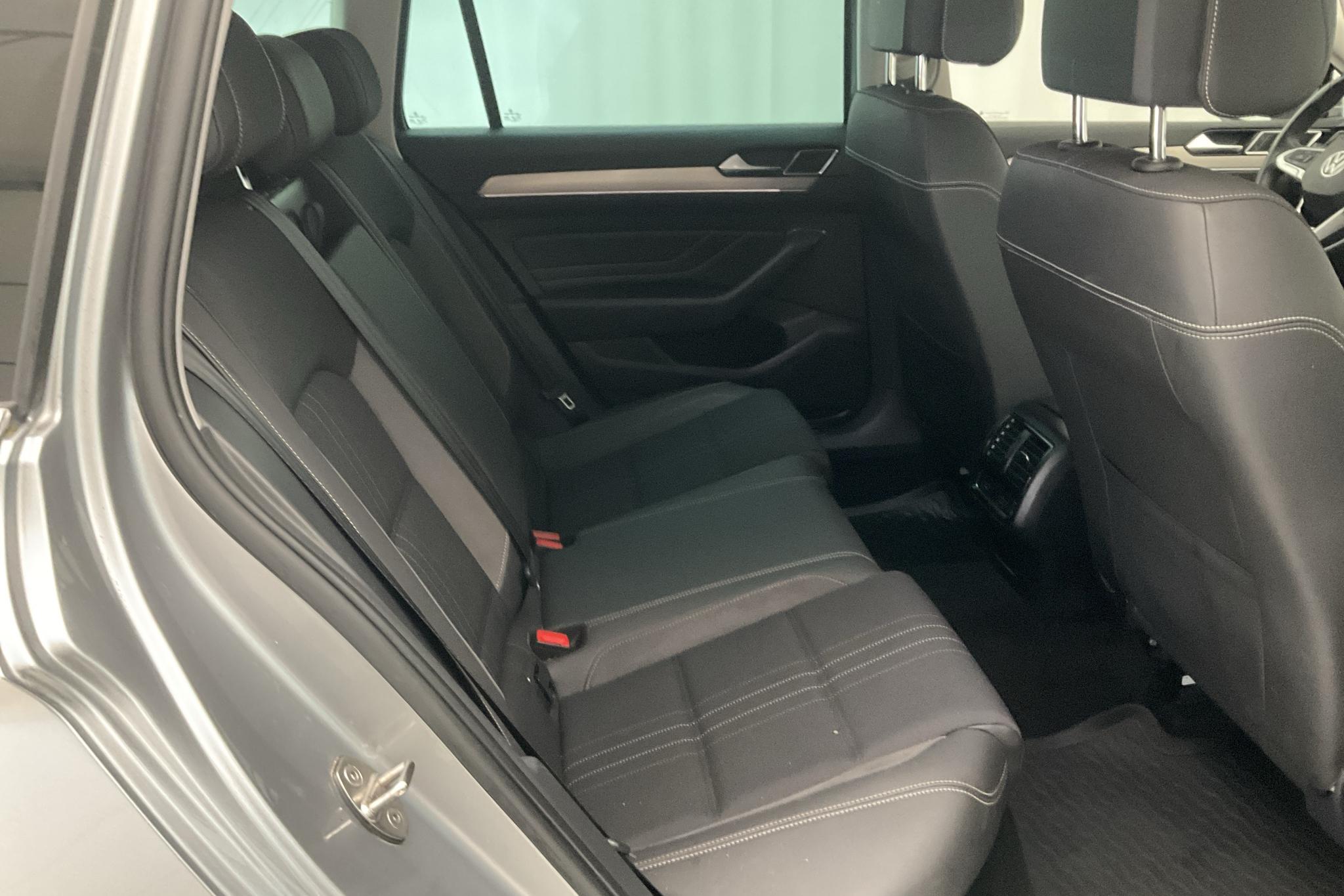 VW Passat Alltrack 2.0 TDI Sportscombi 4Motion (200hk) - 7 930 mil - Automat - silver - 2021