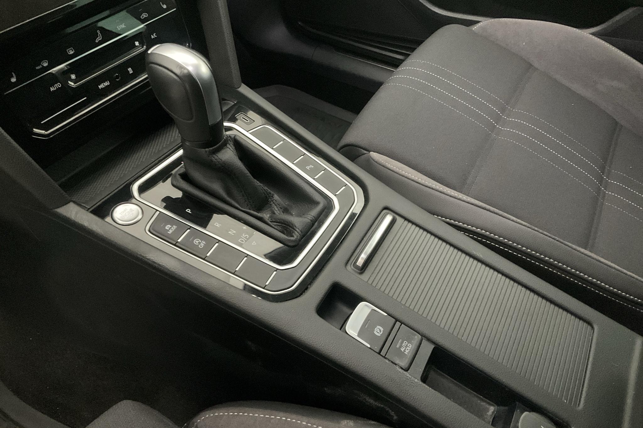 VW Passat Alltrack 2.0 TDI Sportscombi 4Motion (200hk) - 79 300 km - Automatic - silver - 2021