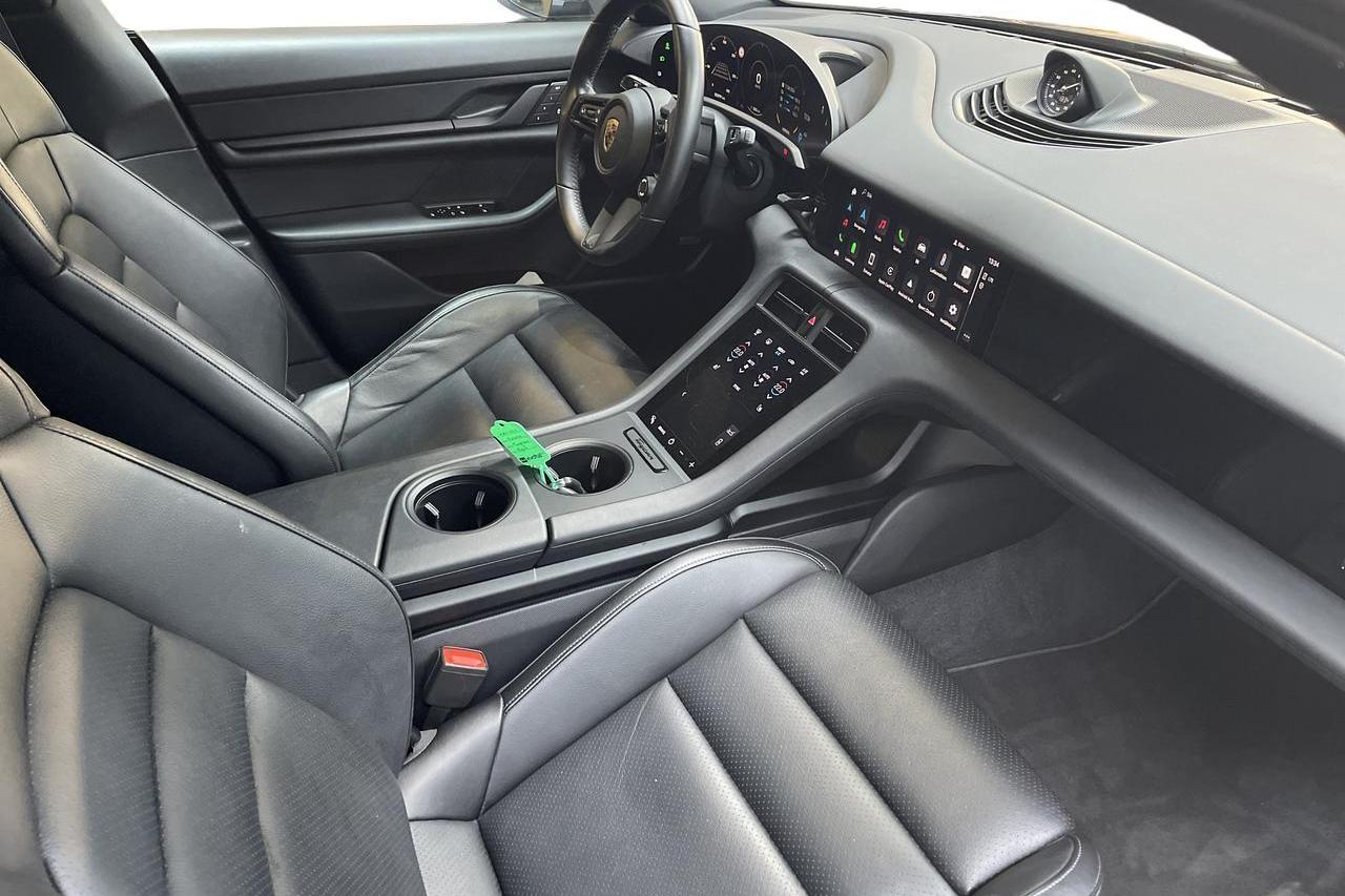 Porsche Taycan 4 Cross Turismo (476hk) - 5 040 mil - Automat - Dark Grey - 2022