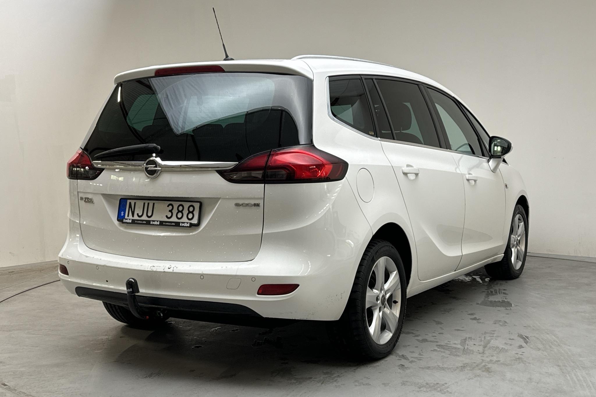 Opel Zafira Tourer 1.6 CNG ecoFLEX (150hk) - 69 910 km - Manual - white - 2013