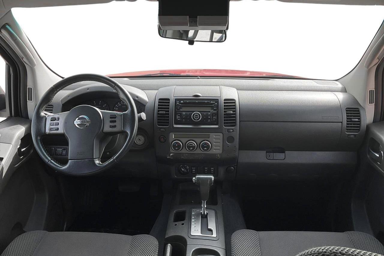 Nissan Navara 2.5 dCi 4WD (171hk) - 9 396 mil - Automat - röd - 2008