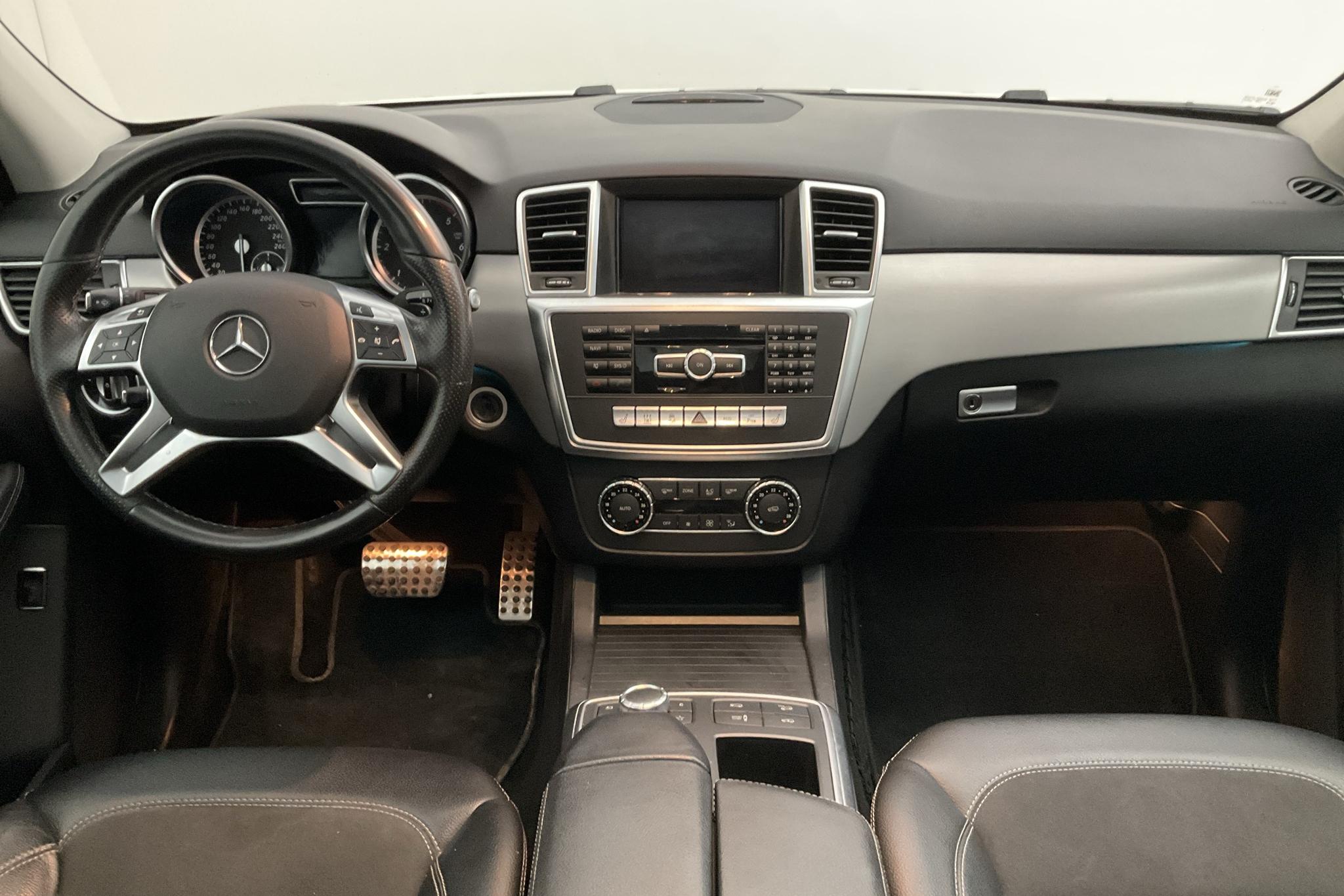 Mercedes ML 350 CDI BlueTEC W166 (258hk) - 18 304 mil - Automat - vit - 2015