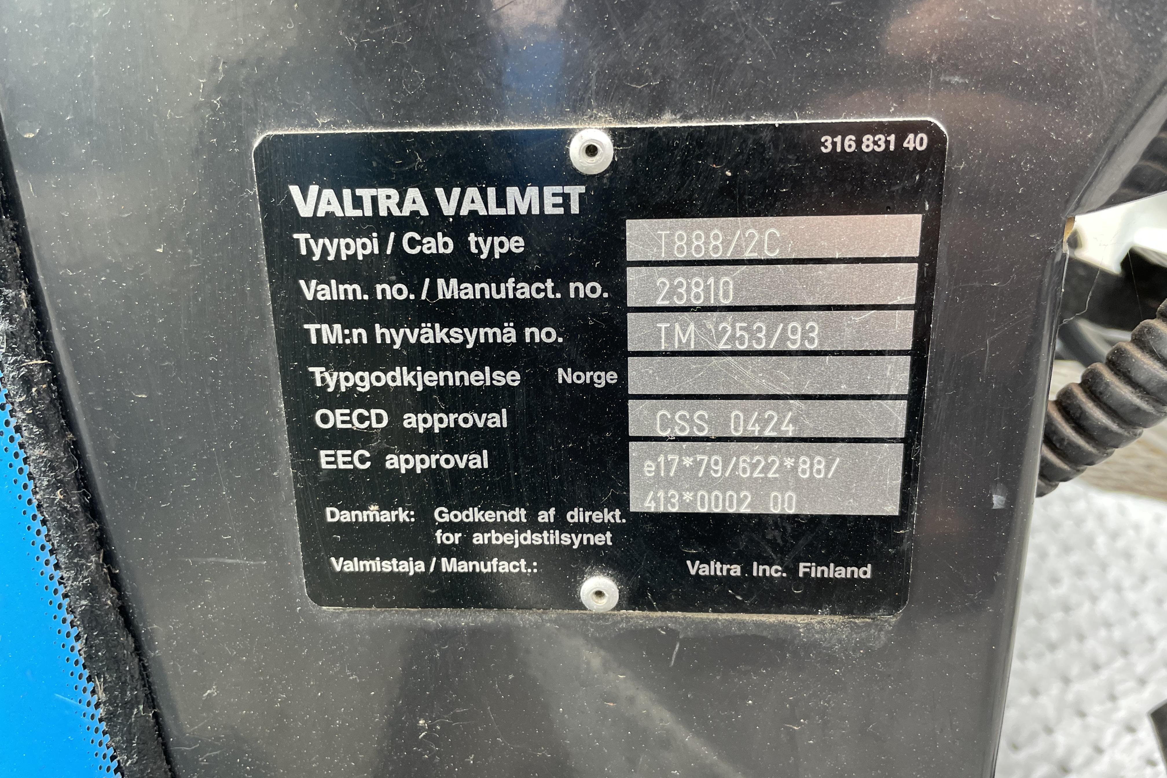 Valtra Valmet 6200-4 Traktor med vikplog -  - Manuell - blå - 1998