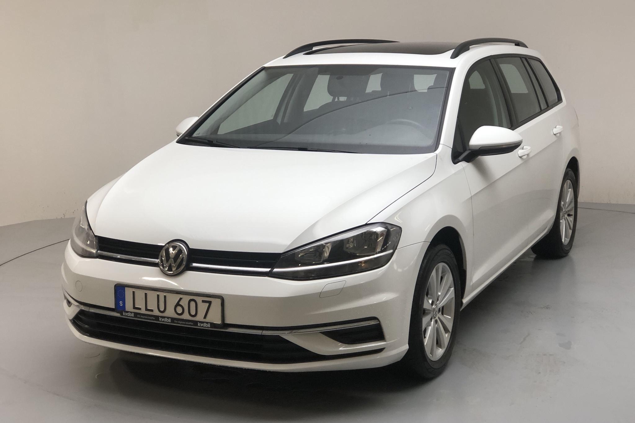 VW Golf VII 1.0 TSI Sportscombi (110hk) - 8 391 mil - Manuell - vit - 2017