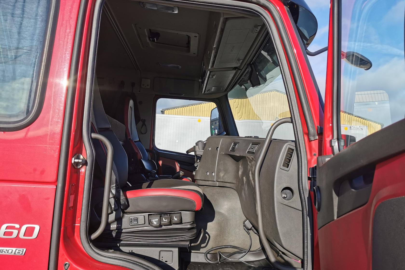 Volvo FMX460 - 249 678 km - Automatyczna - czerwony - 2015