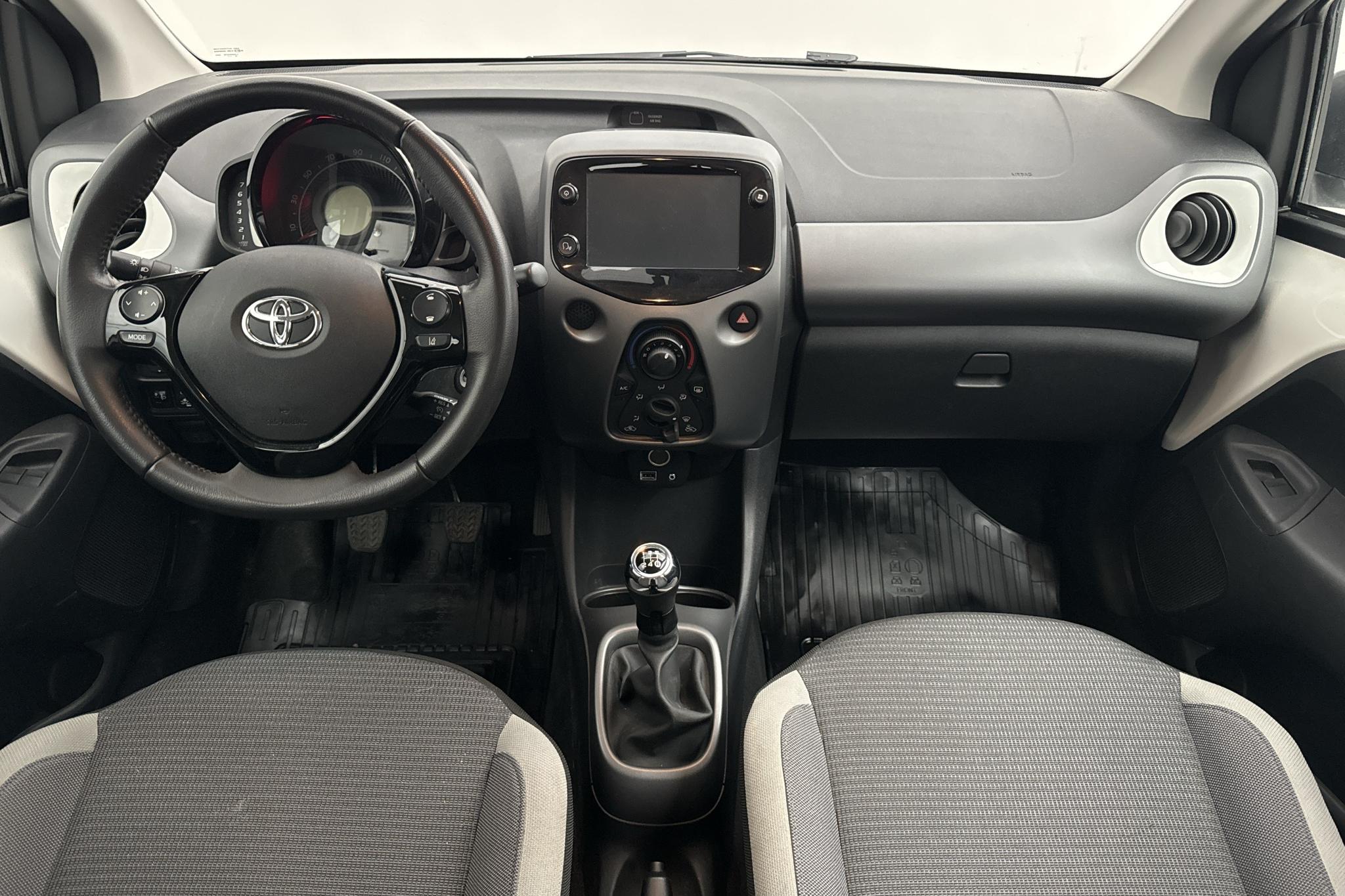 Toyota Aygo 1.0 5dr (72hk) - 1 228 mil - Manuell - vit - 2021