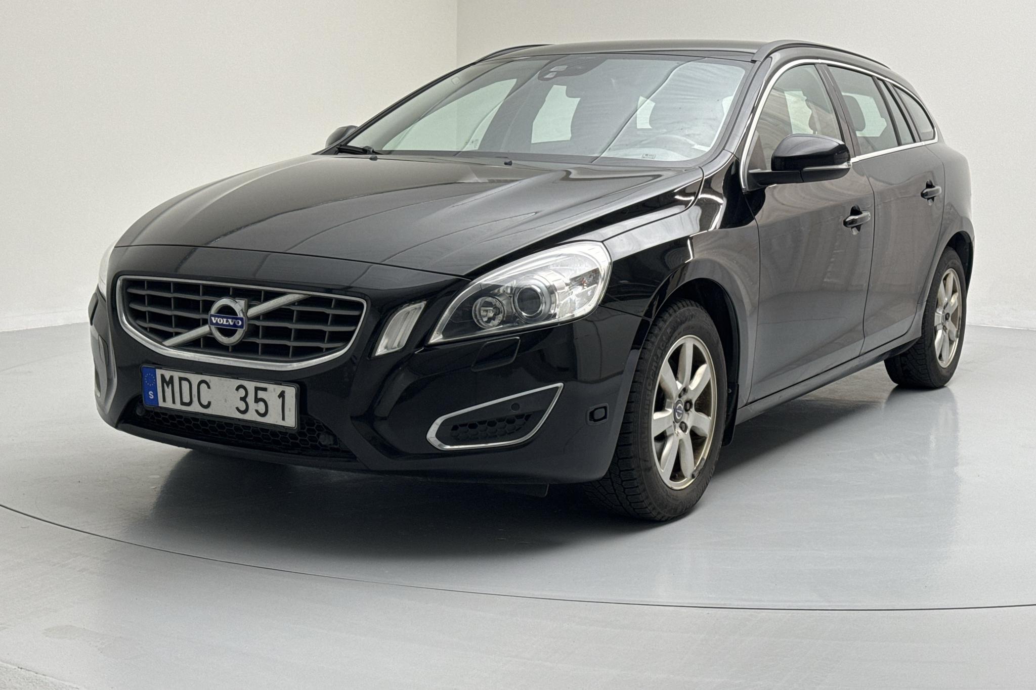 Volvo V60 T4F (180hk) - 98 720 km - Automatyczna - czarny - 2012
