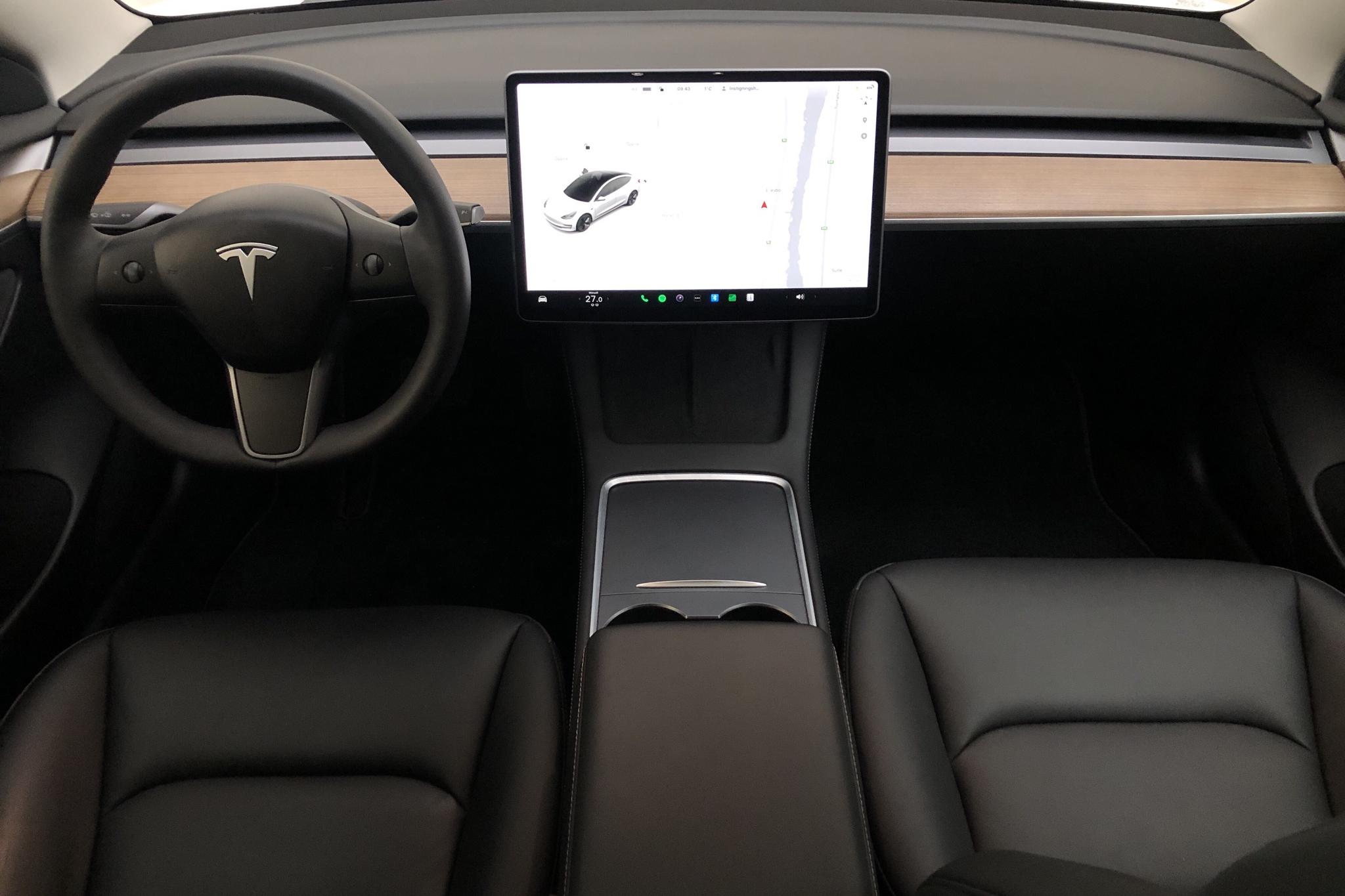 Tesla Model 3 Standard Range RWD - 3 707 mil - Automat - vit - 2021