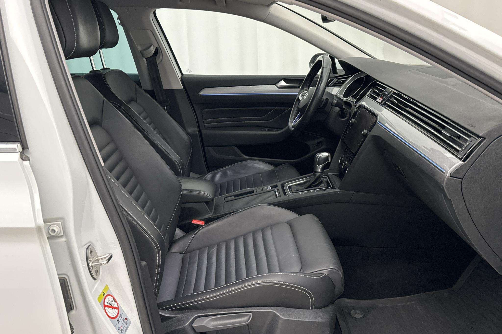 VW Passat 1.4 GTE Sportscombi (218hk) - 131 980 km - Automatic - white - 2020