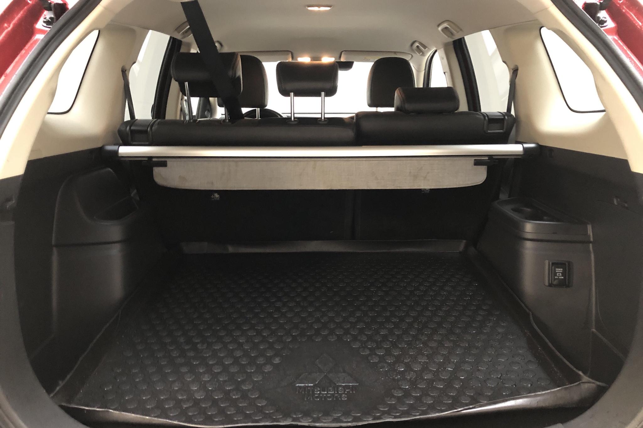 Mitsubishi Outlander 2.4 Plug-in Hybrid 4WD (136hk) - 116 370 km - Automaatne - punane - 2019