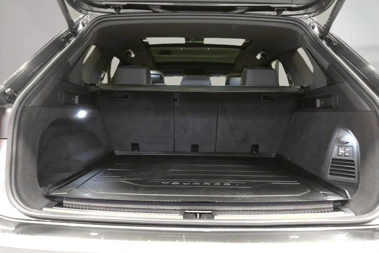 VW Touareg R V6 TSI e-Hybrid 4Motion (462hk) - 925 mil - Automat - grå - 2022