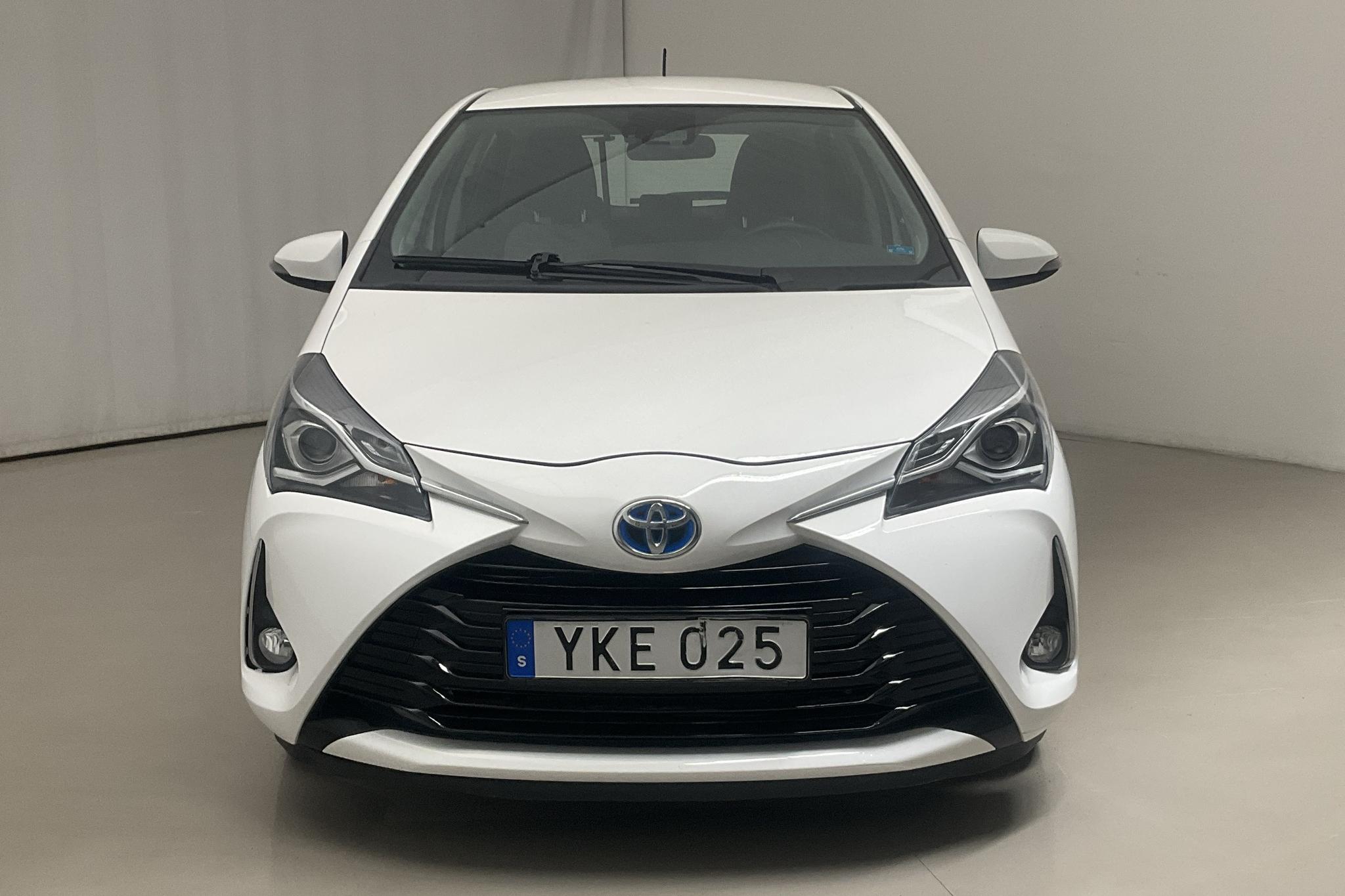 Toyota Yaris 1.5 Hybrid 5dr (101hk) - 89 750 km - Automatic - white - 2020
