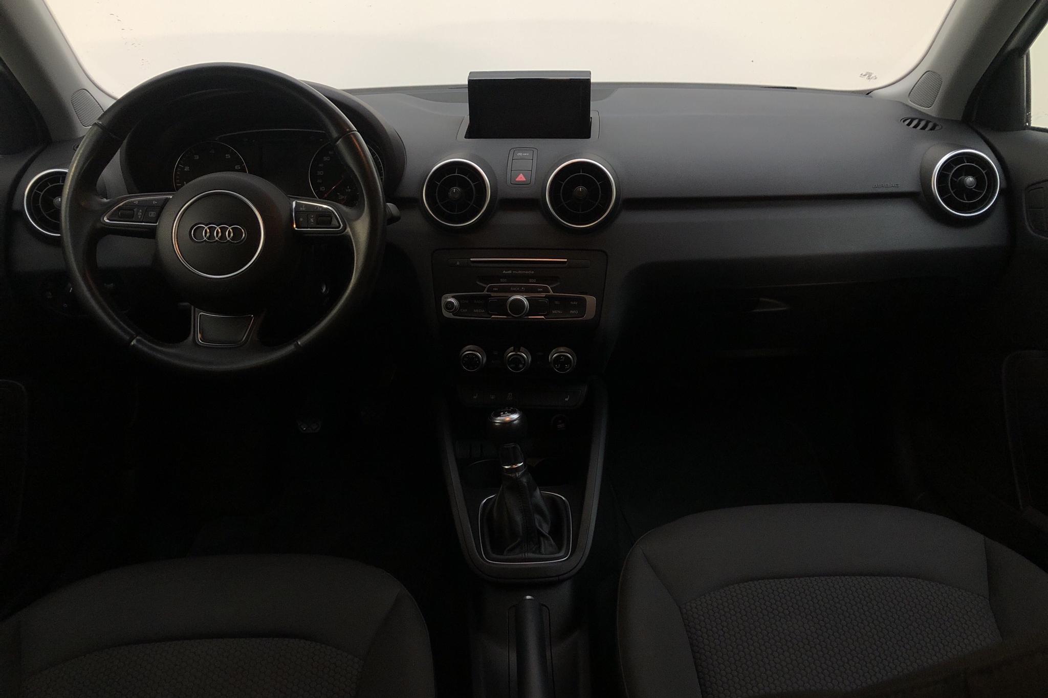 Audi A1 1.0 TFSI Sportback (95hk) - 7 037 mil - Manuell - vit - 2016