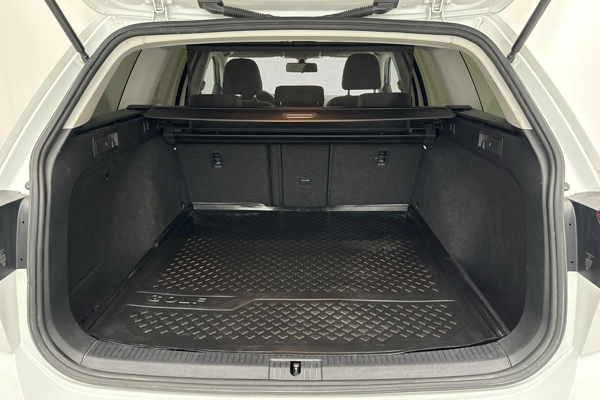 VW Golf VII 1.6 TDI Sportscombi (115hk) - 132 220 km - Automatyczna - biały - 2019