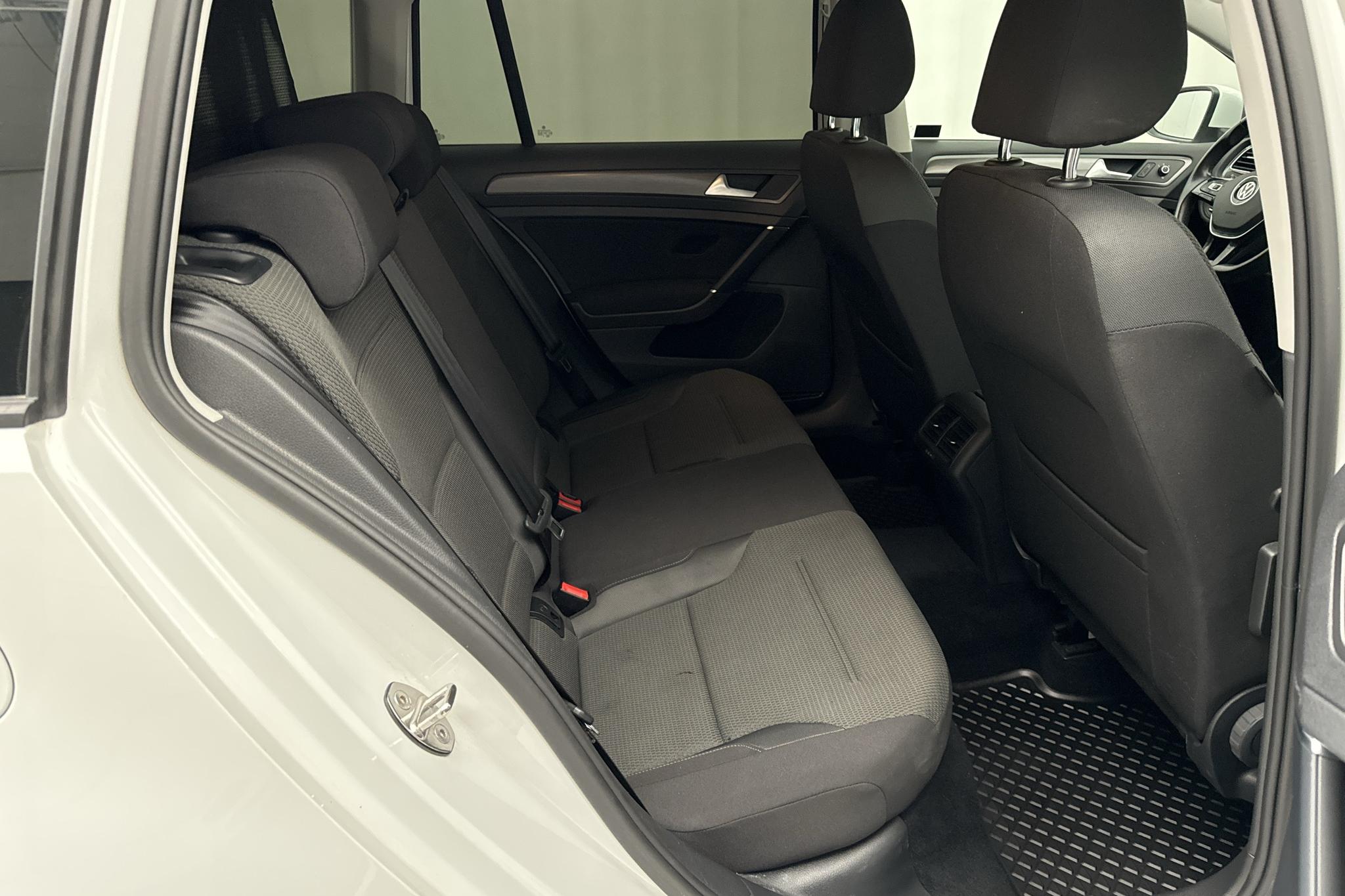 VW Golf VII 1.6 TDI Sportscombi (115hk) - 13 222 mil - Automat - vit - 2019