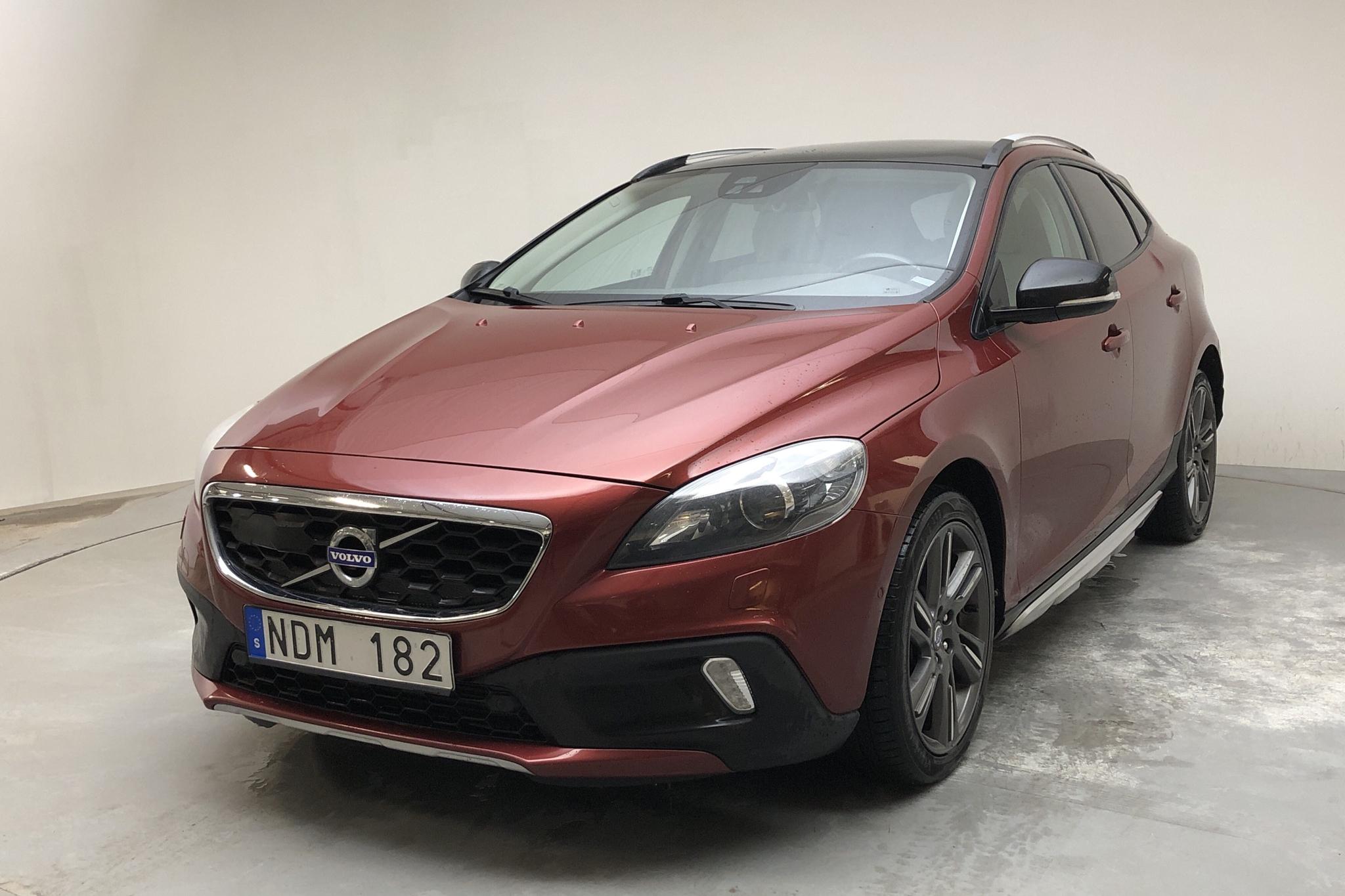 Volvo V40 Cross Country T5 (254hk) - 236 140 km - Automatic - red - 2013
