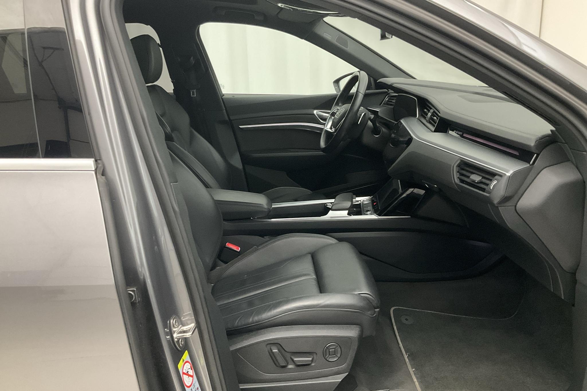 Audi e-tron 55 quattro 95 kWh (360hk) - 47 420 km - Automatic - gray - 2019