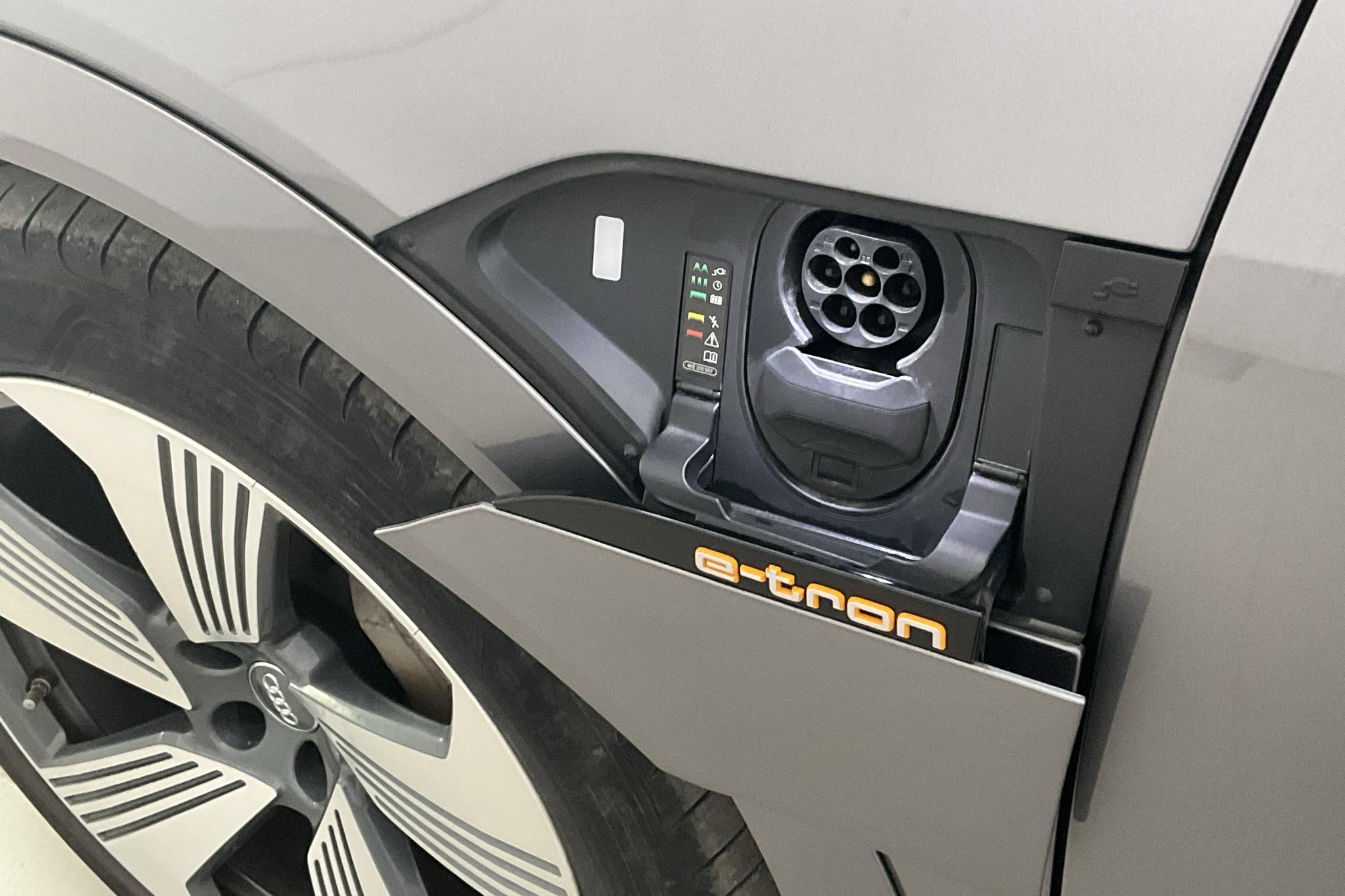 Audi e-tron 55 quattro 95 kWh (360hk) - 4 742 mil - Automat - grå - 2019