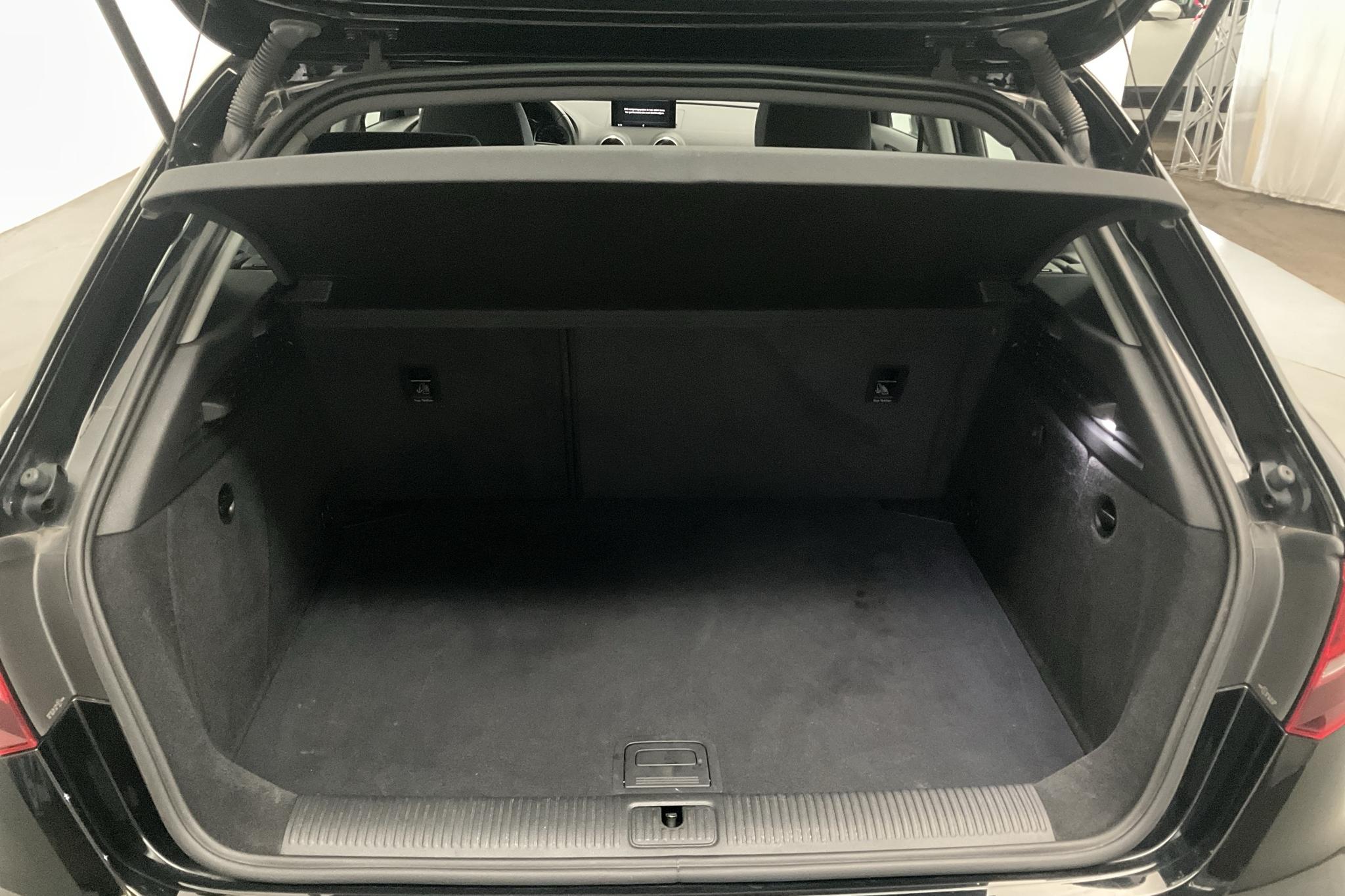 Audi A3 1.5 TFSI Sportback (150hk) - 4 667 mil - Manuell - svart - 2018