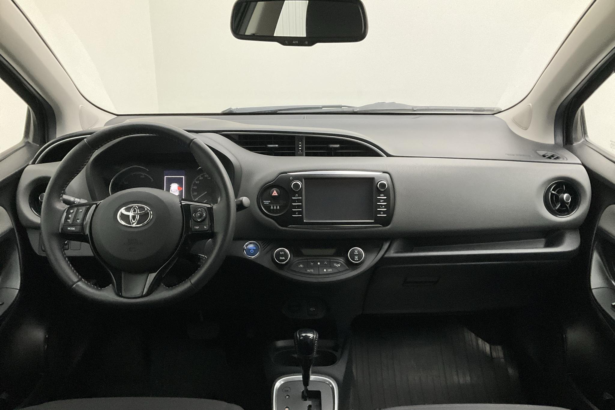 Toyota Yaris 1.5 Hybrid 5dr (101hk) - 108 720 km - Automatic - black - 2019