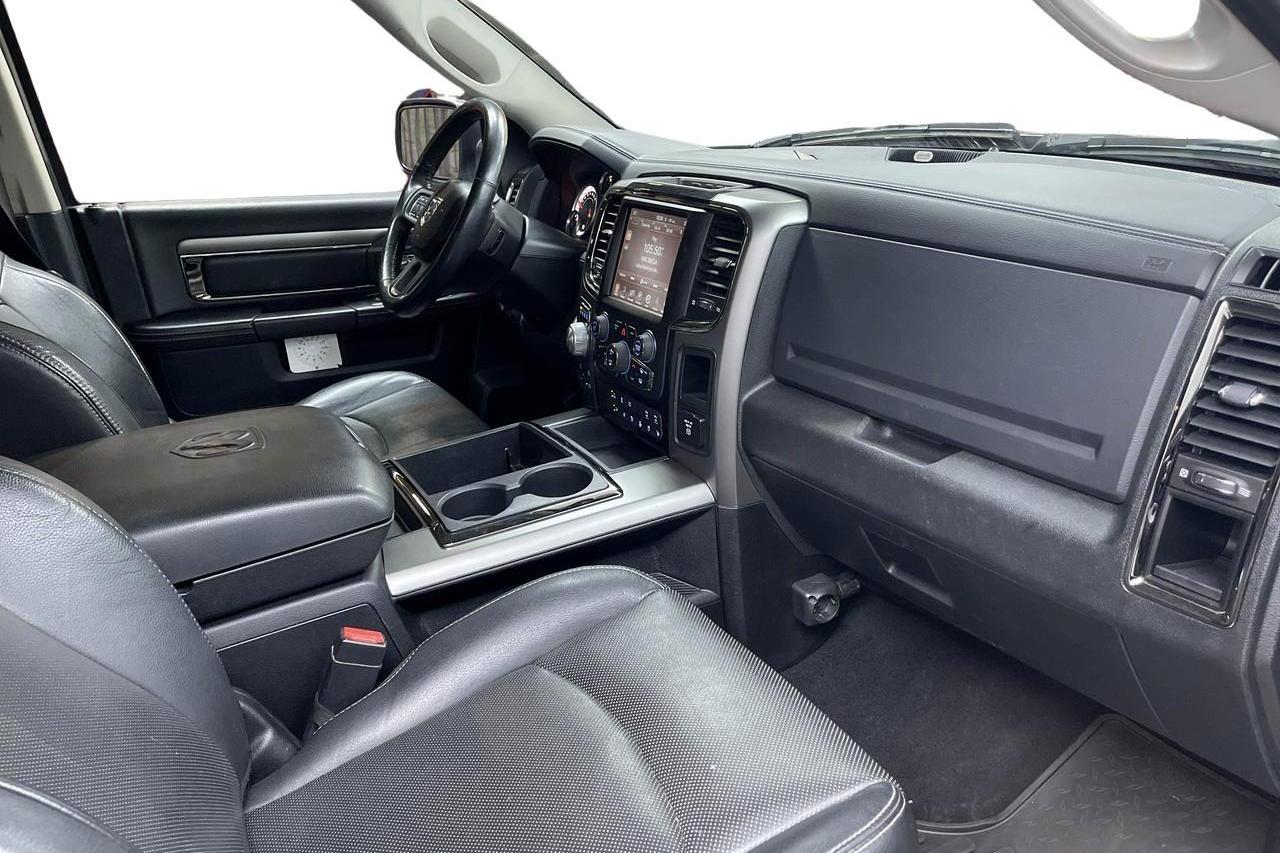 Dodge RAM 1500 5.7 4WD (401hk) - 17 800 mil - Automat - svart - 2014