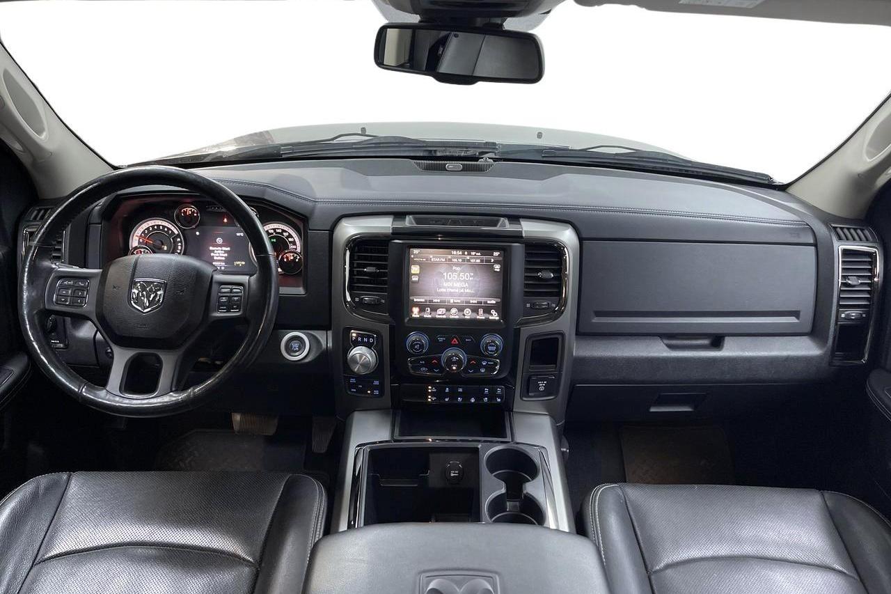 Dodge RAM 1500 5.7 4WD (401hk) - 17 800 mil - Automat - svart - 2014