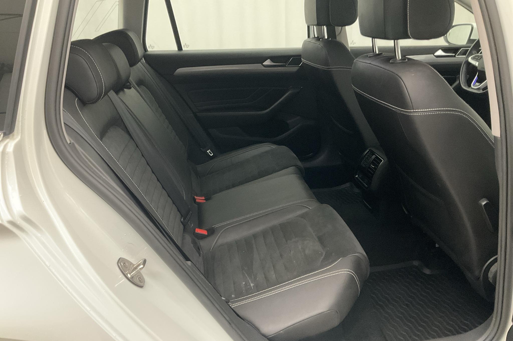 VW Passat 1.4 GTE Sportscombi (218hk) - 81 170 km - Automatic - white - 2020