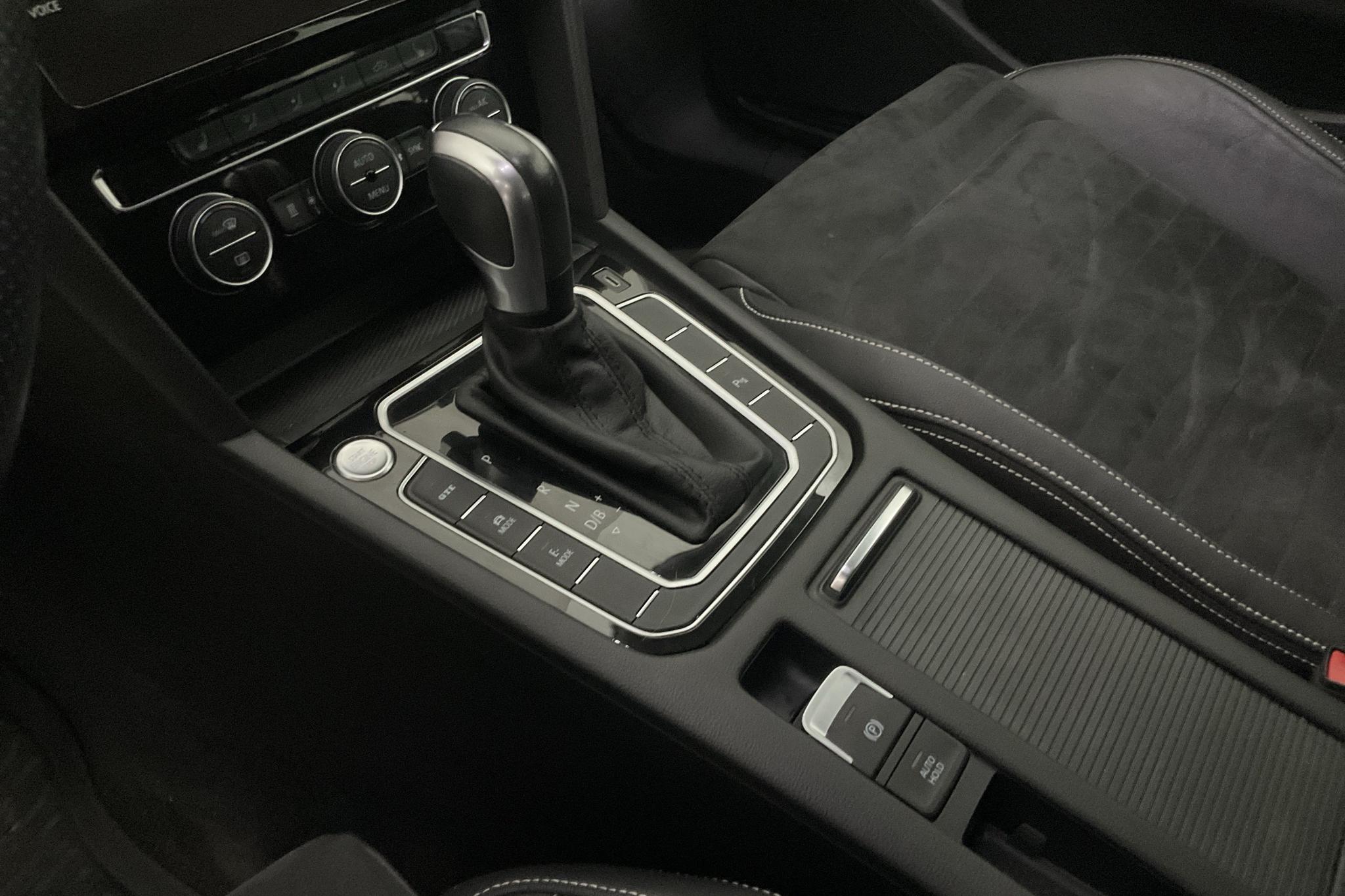 VW Passat 1.4 GTE Sportscombi (218hk) - 8 117 mil - Automat - vit - 2020
