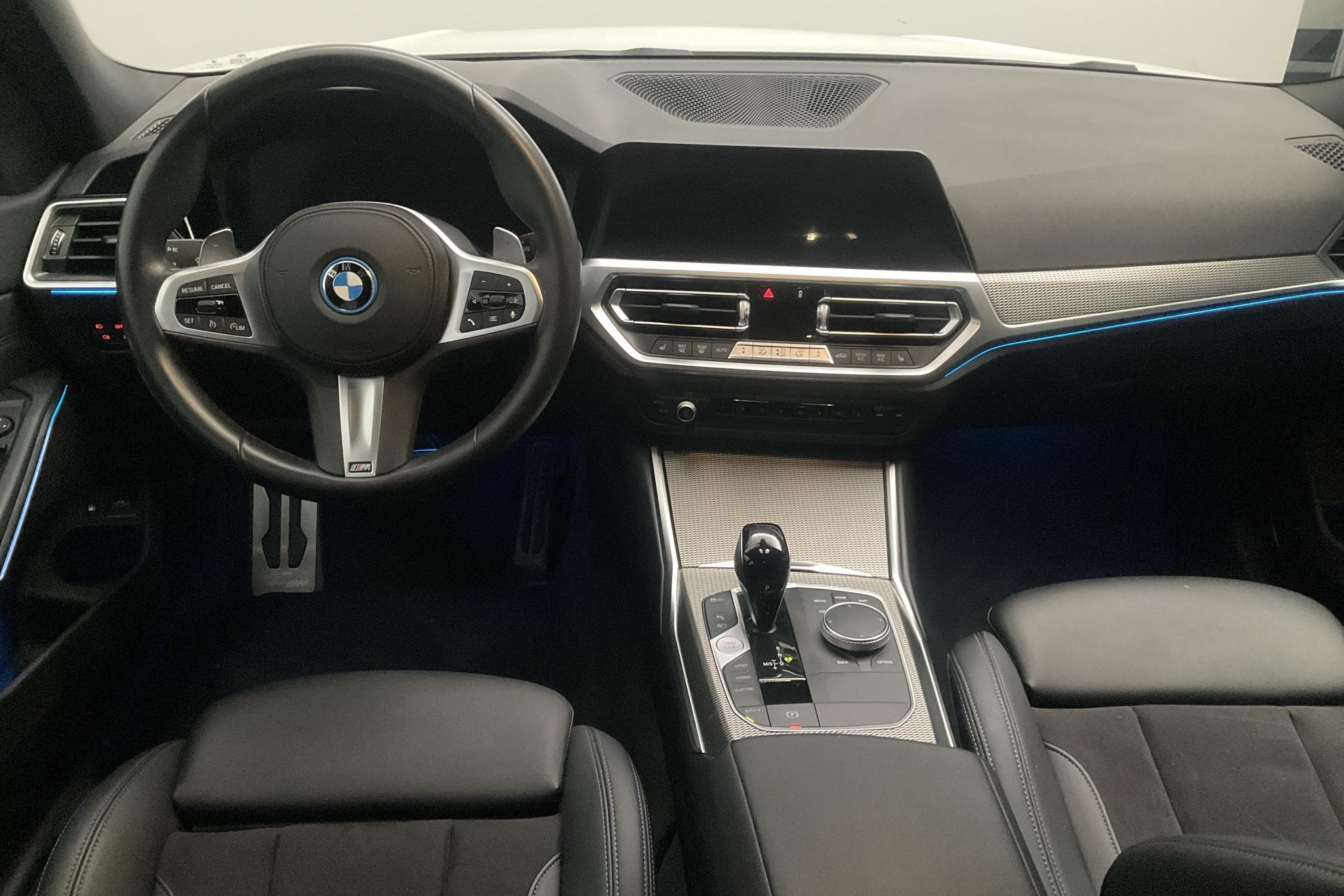 BMW 330e xDrive Touring, G21 (292hk) - 3 170 mil - Automat - vit - 2022