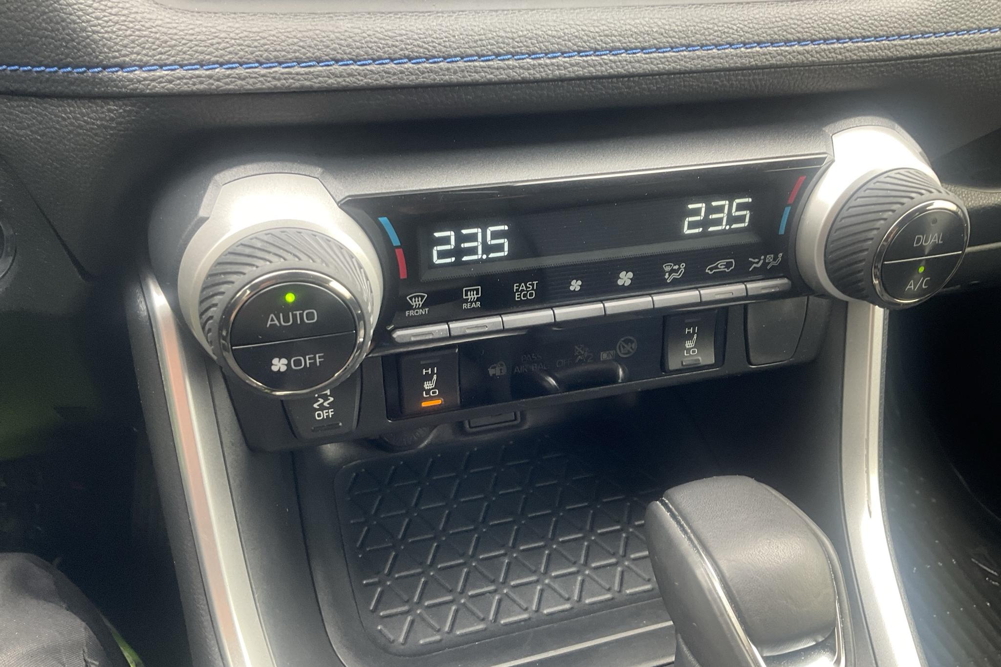 Toyota RAV4 2.5 HSD AWD (222hk) - 4 052 mil - Automat - vit - 2023