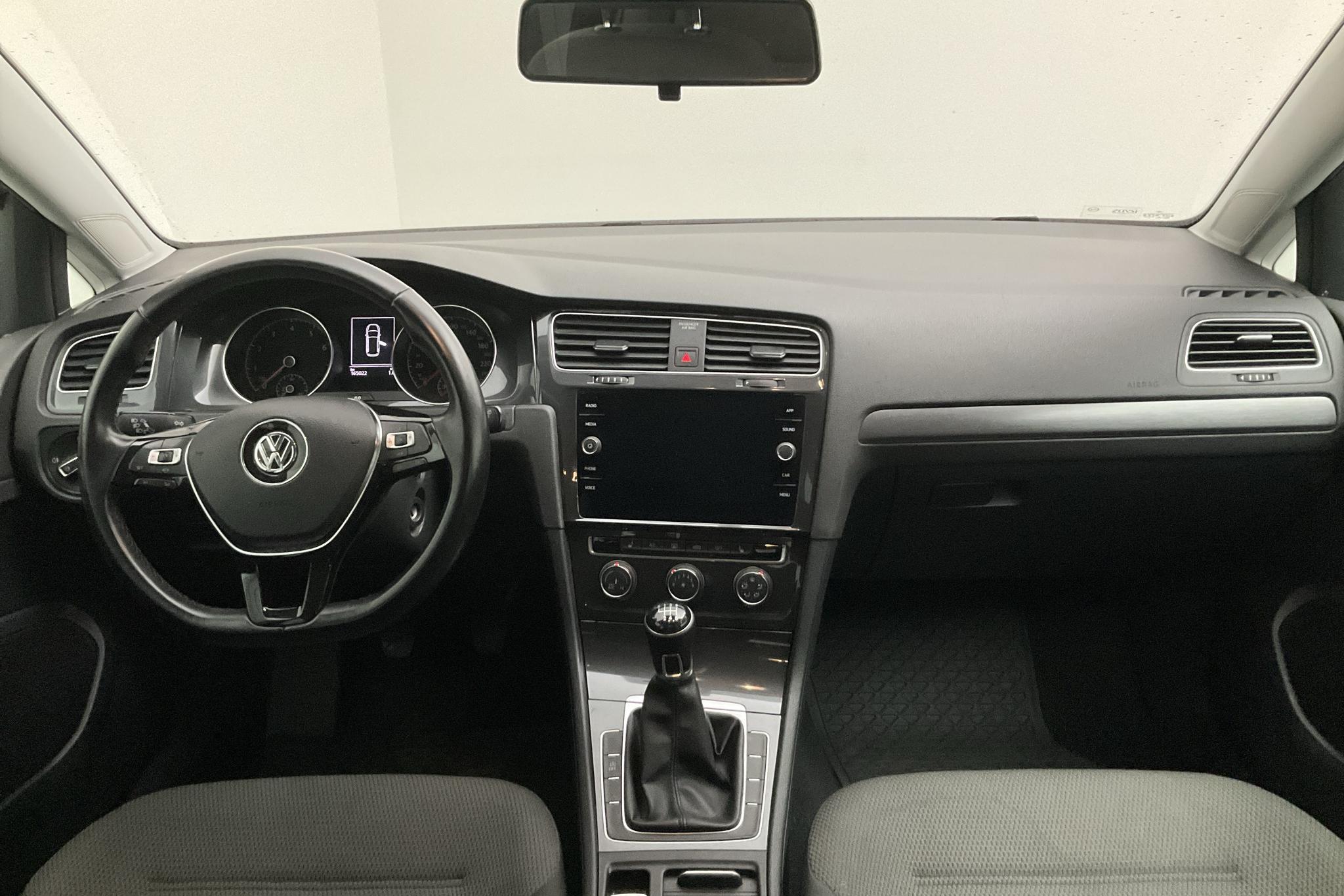 VW Golf VII 1.0 TSI Sportscombi (115hk) - 16 503 mil - Manuell - silver - 2019