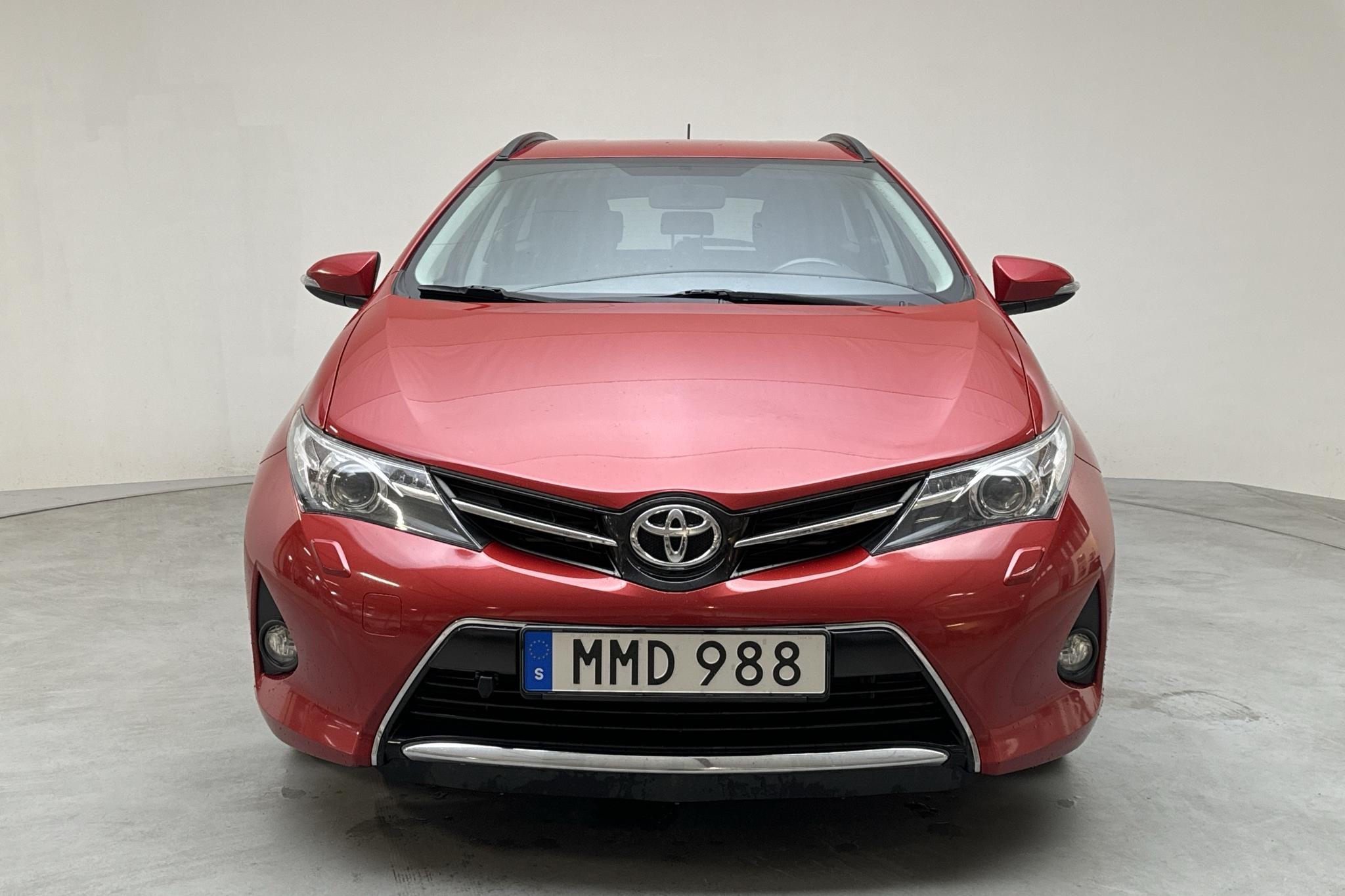 Toyota Auris 2.0 D-4D Touring Sports (124hk) - 172 230 km - Manualna - Dark Red - 2014