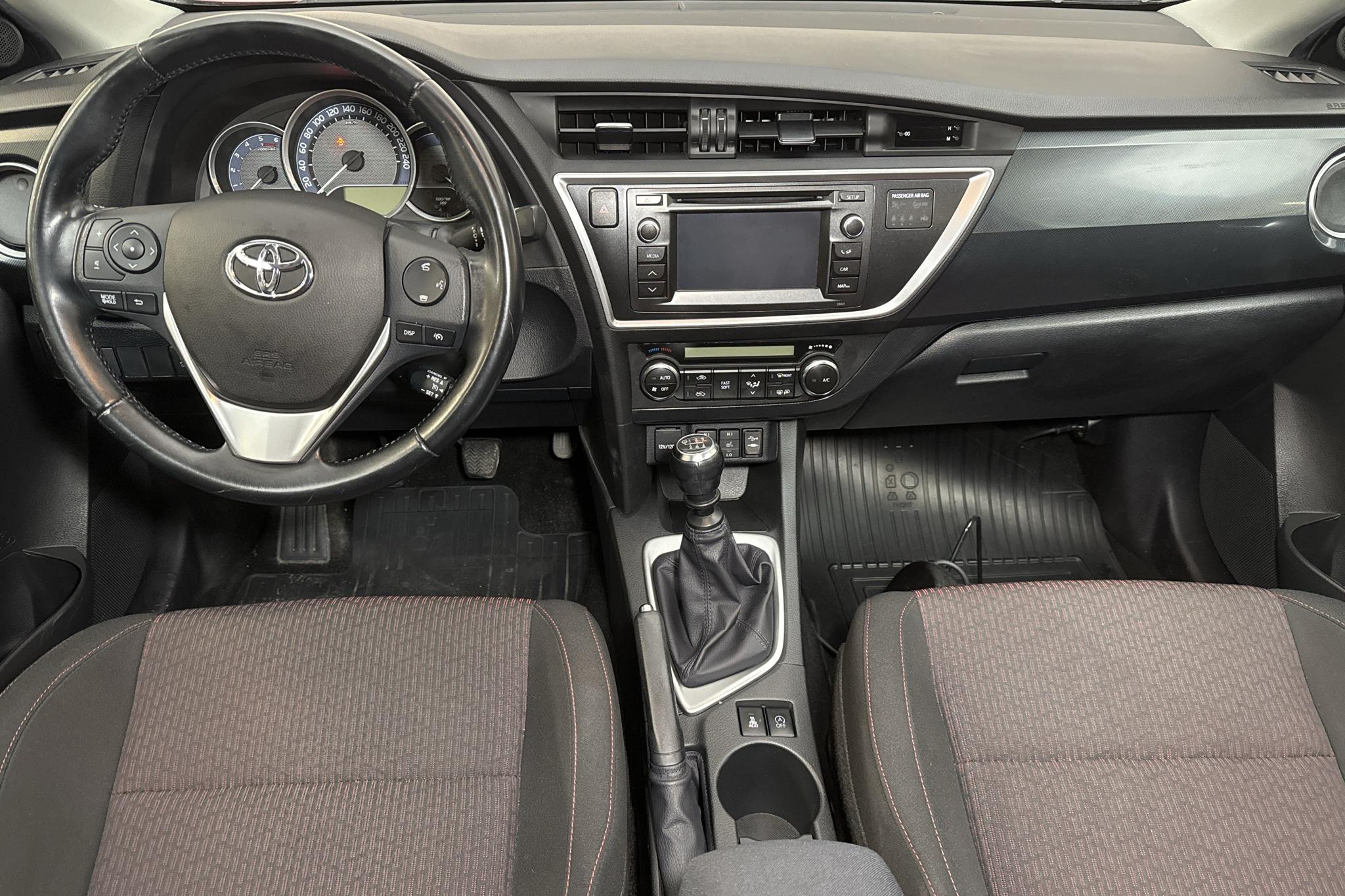 Toyota Auris 2.0 D-4D Touring Sports (124hk) - 172 230 km - Manual - Dark Red - 2014
