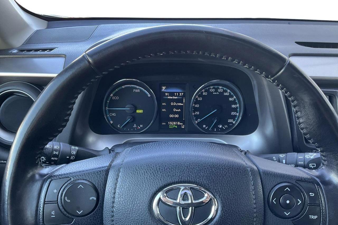 Toyota RAV4 2.5 HSD AWD (197hk) - 19 281 mil - Automat - vit - 2016