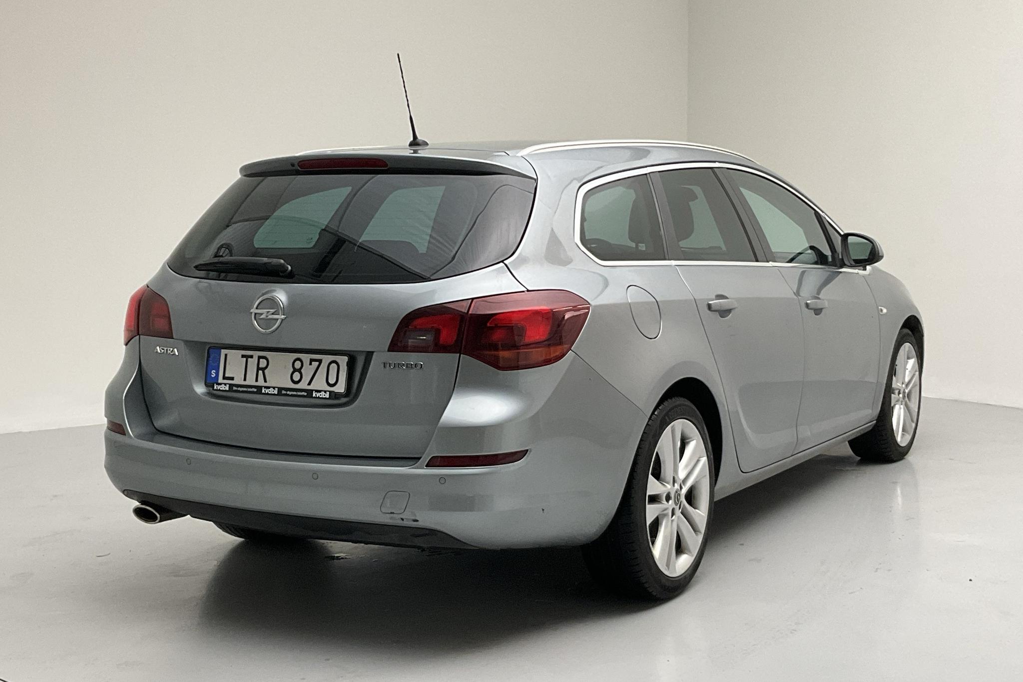 Opel Astra 1.4 Turbo ECOTEC Sports Tourer (140hk) - 14 563 mil - Manuell - grå - 2011