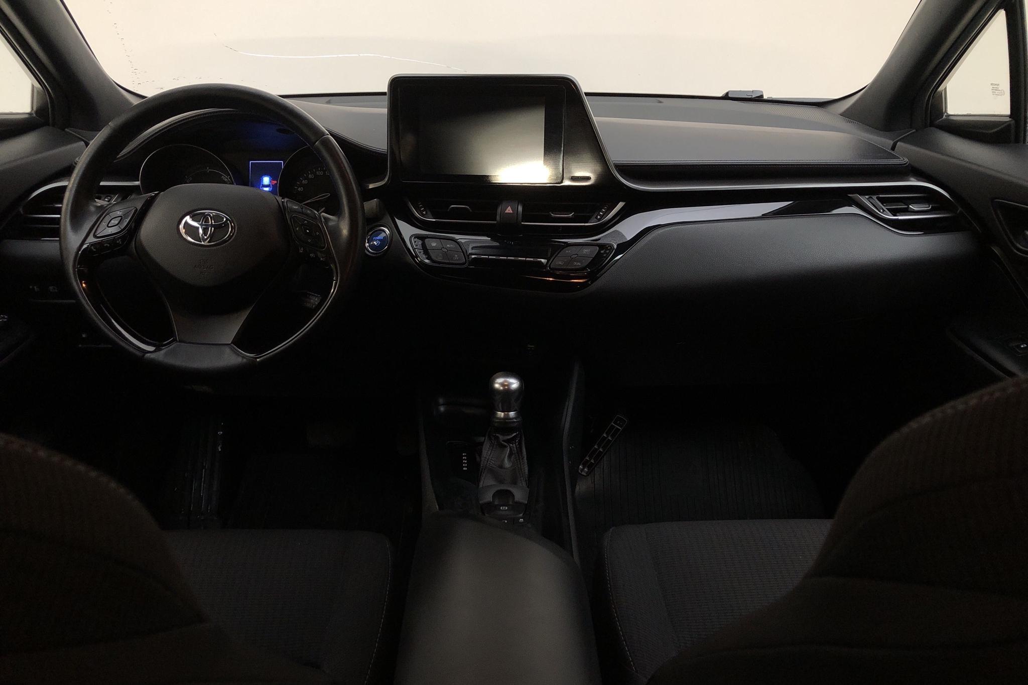 Toyota C-HR 1.8 HSD (122hk) - 141 160 km - Automaatne - valge - 2017