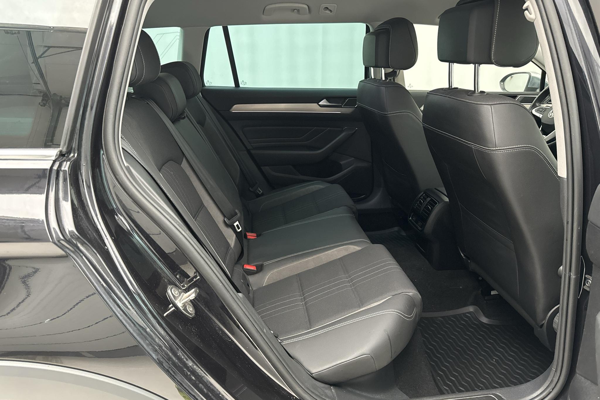 VW Passat Alltrack 2.0 TDI Sportscombi 4Motion (200hk) - 12 499 mil - Automat - svart - 2021