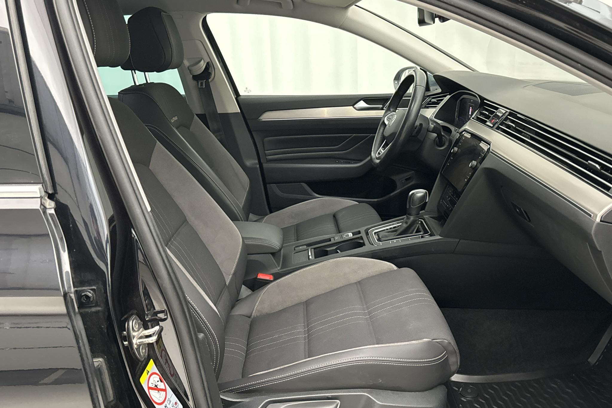 VW Passat Alltrack 2.0 TDI Sportscombi 4Motion (200hk) - 124 990 km - Automatic - black - 2021
